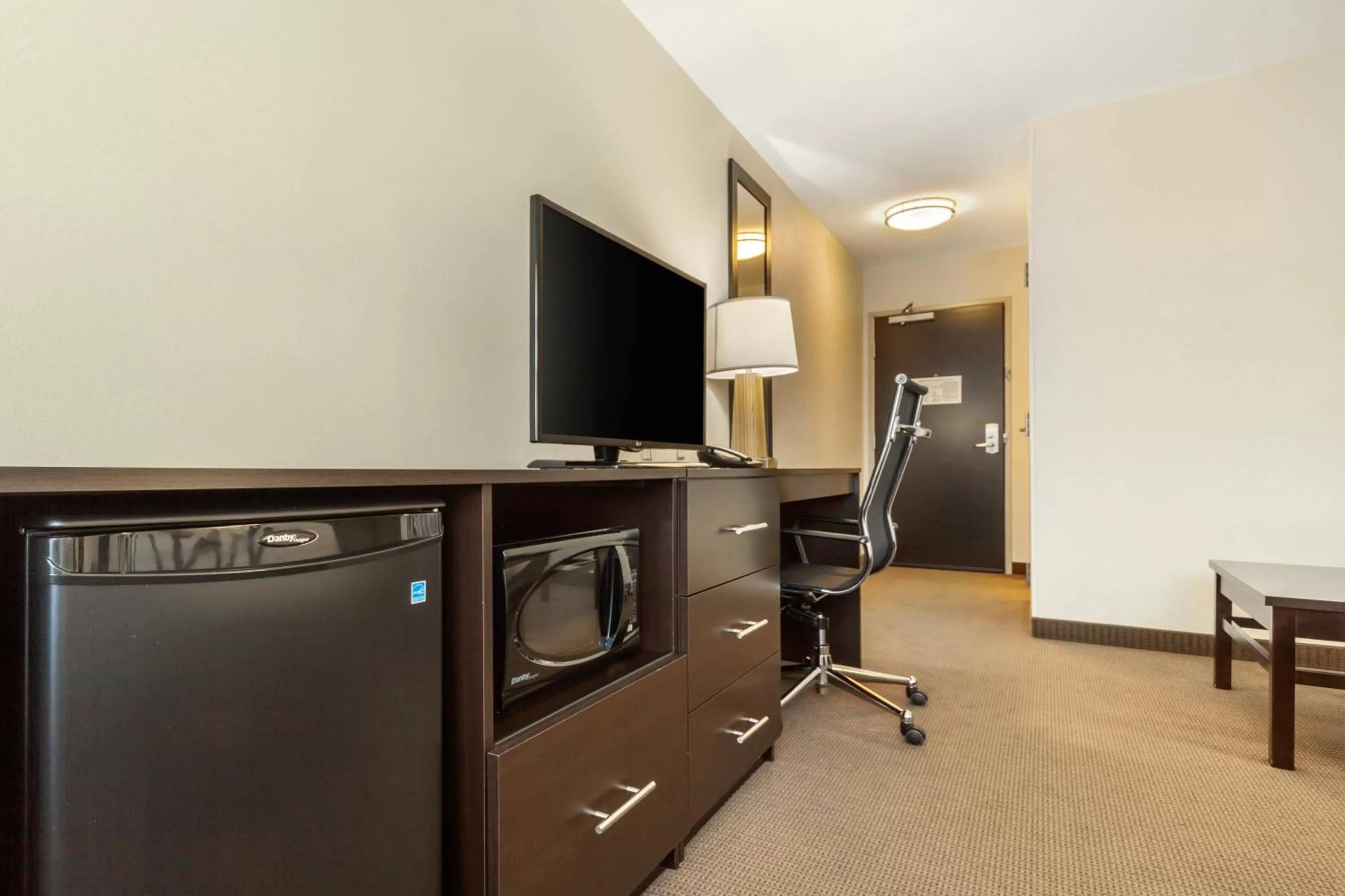 TV and multimedia in Sleep Inn & Suites Devils Lake