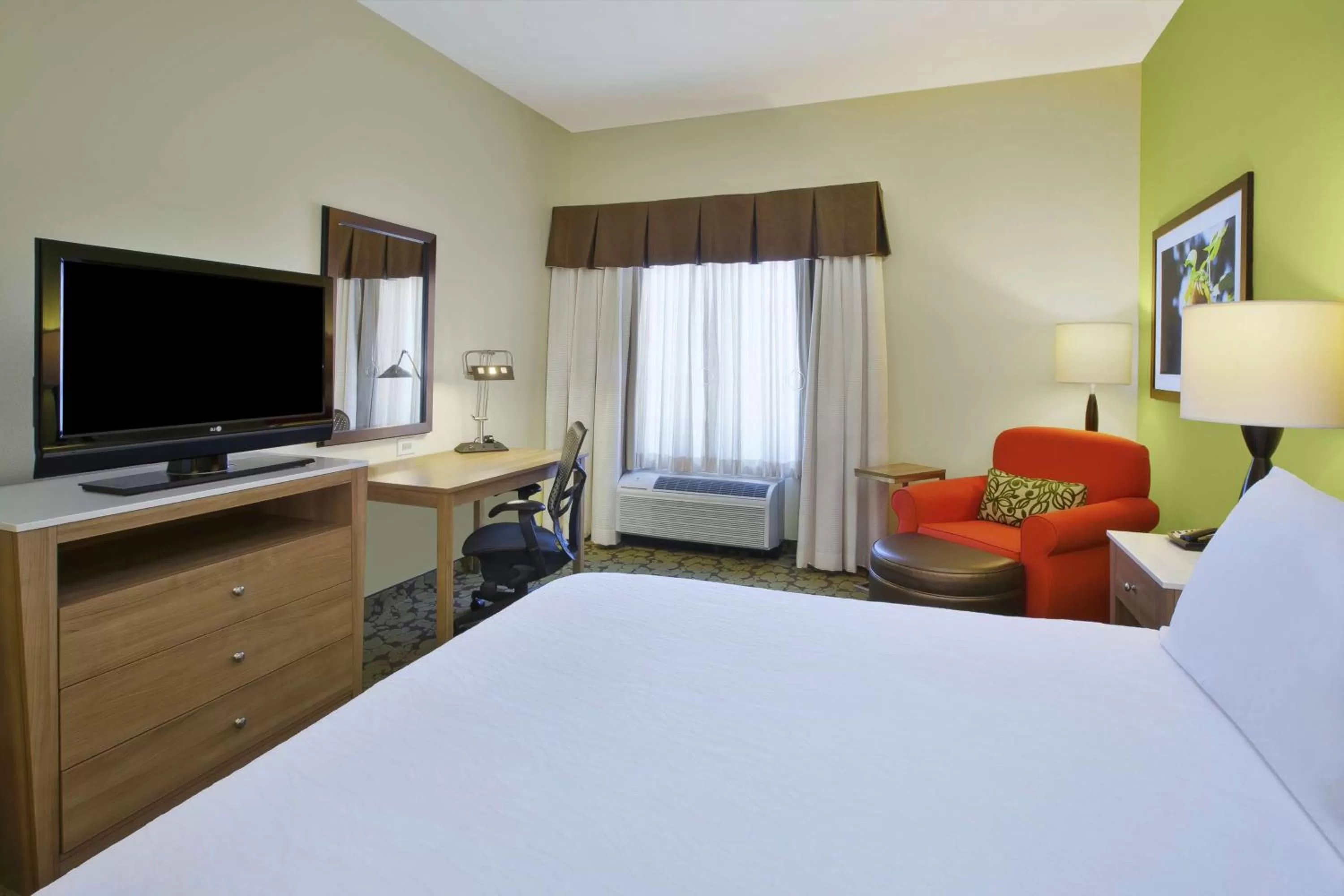 Bedroom, Bed in Hilton Garden Inn Wichita