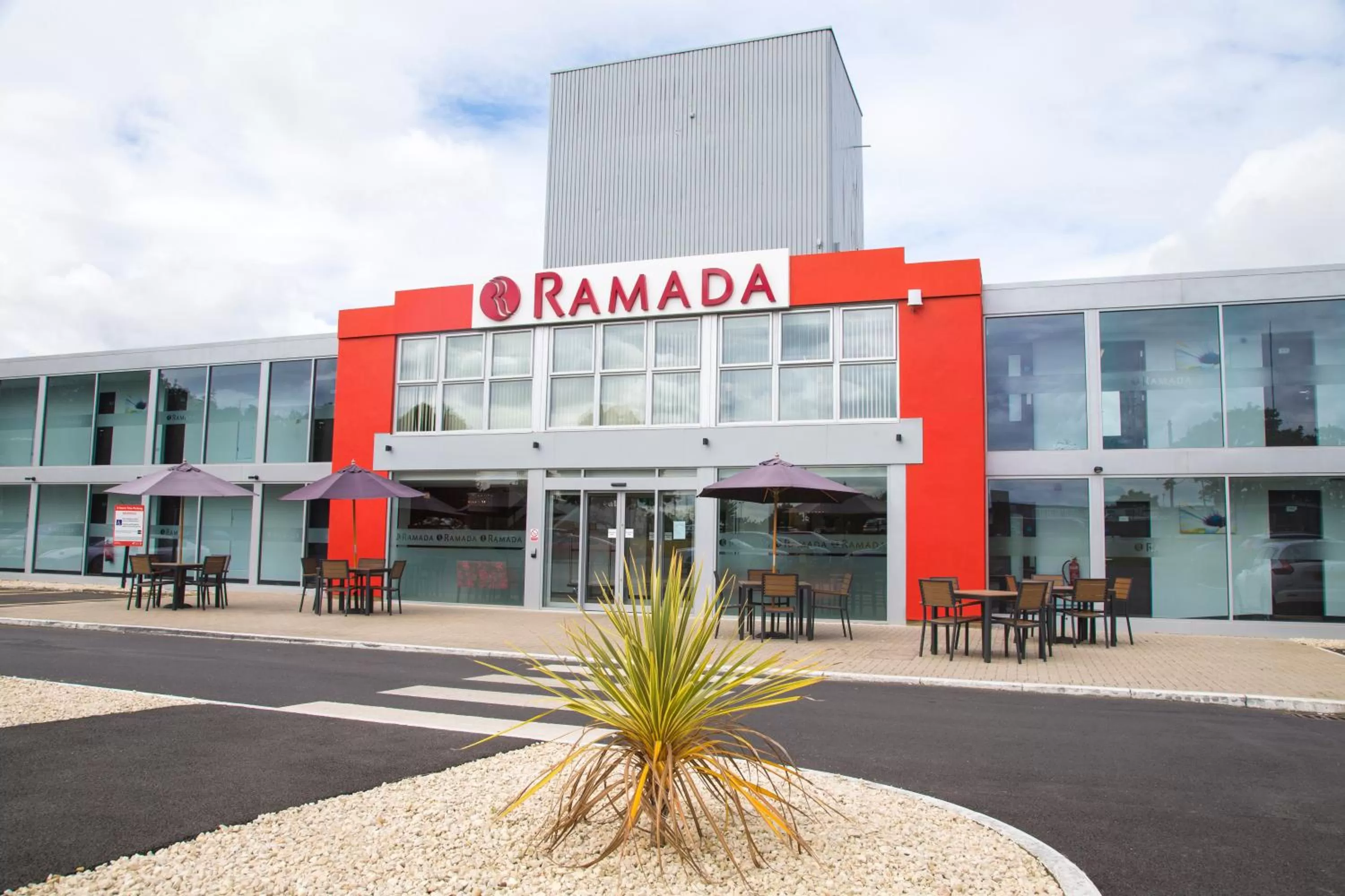 Facade/entrance in Ramada Milton Keynes