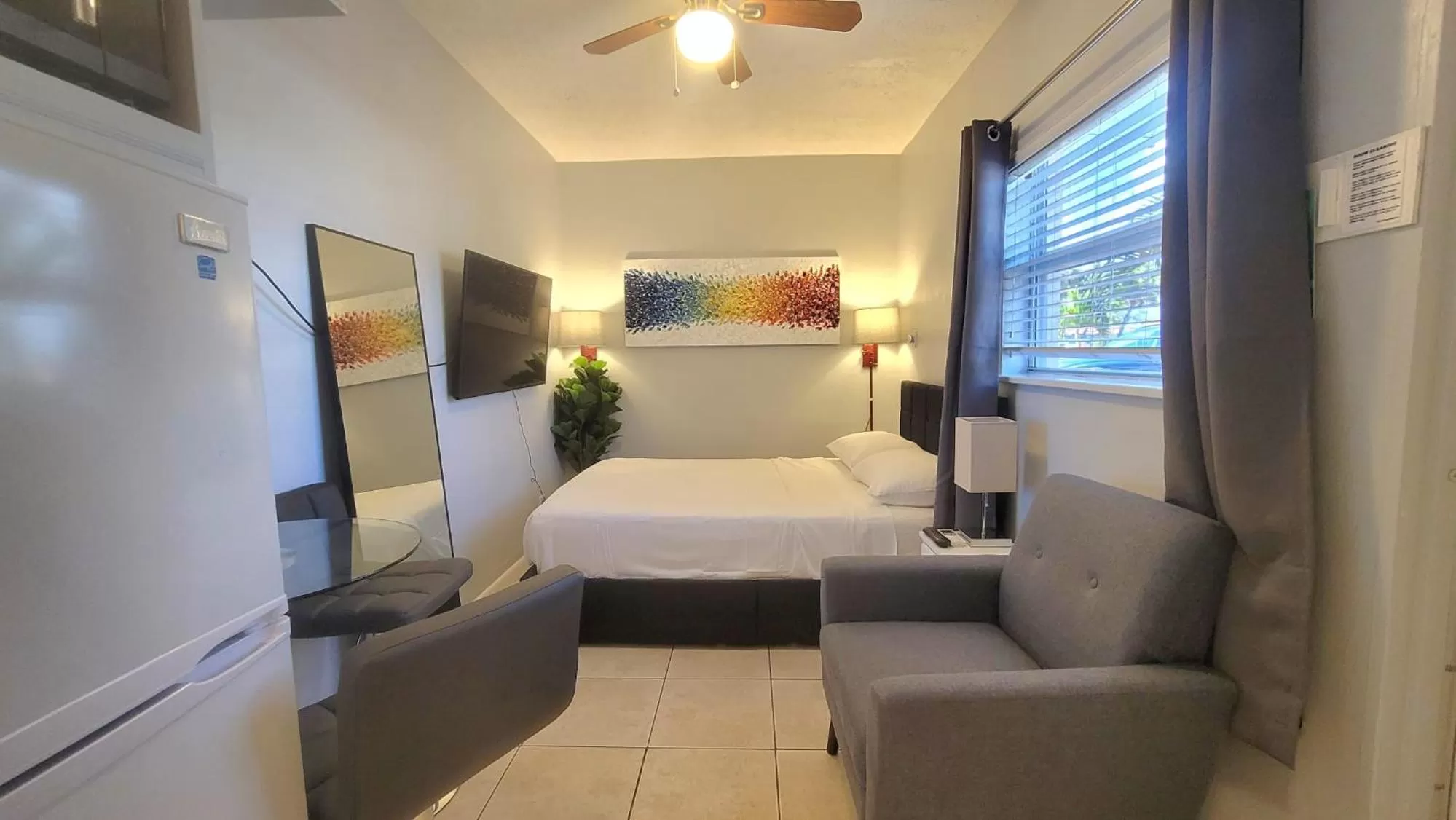 Bedroom, Bed in Barefoot mailman motel