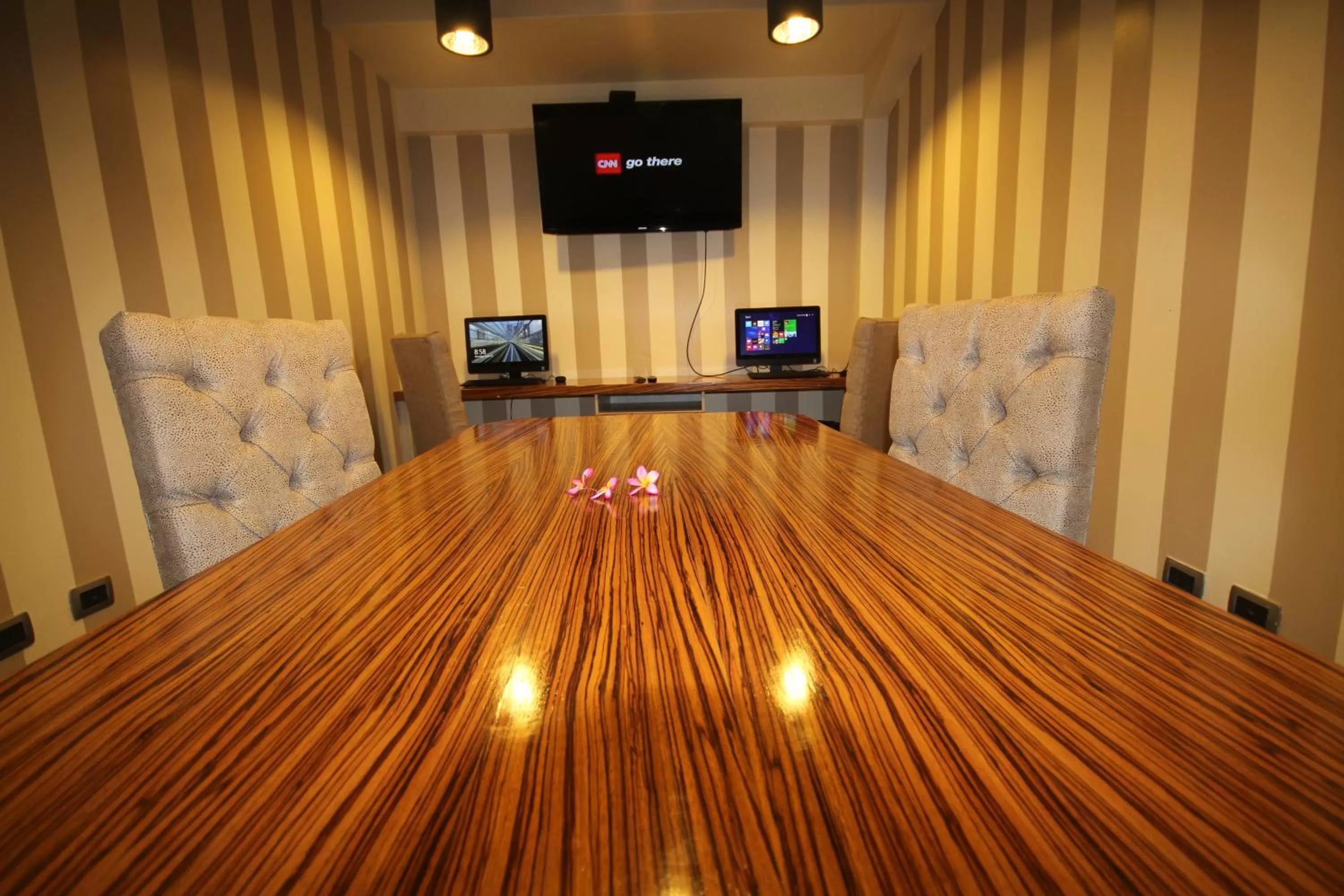 Meeting/conference room, TV/Entertainment Center in Cedros Inn Boutique Hotel