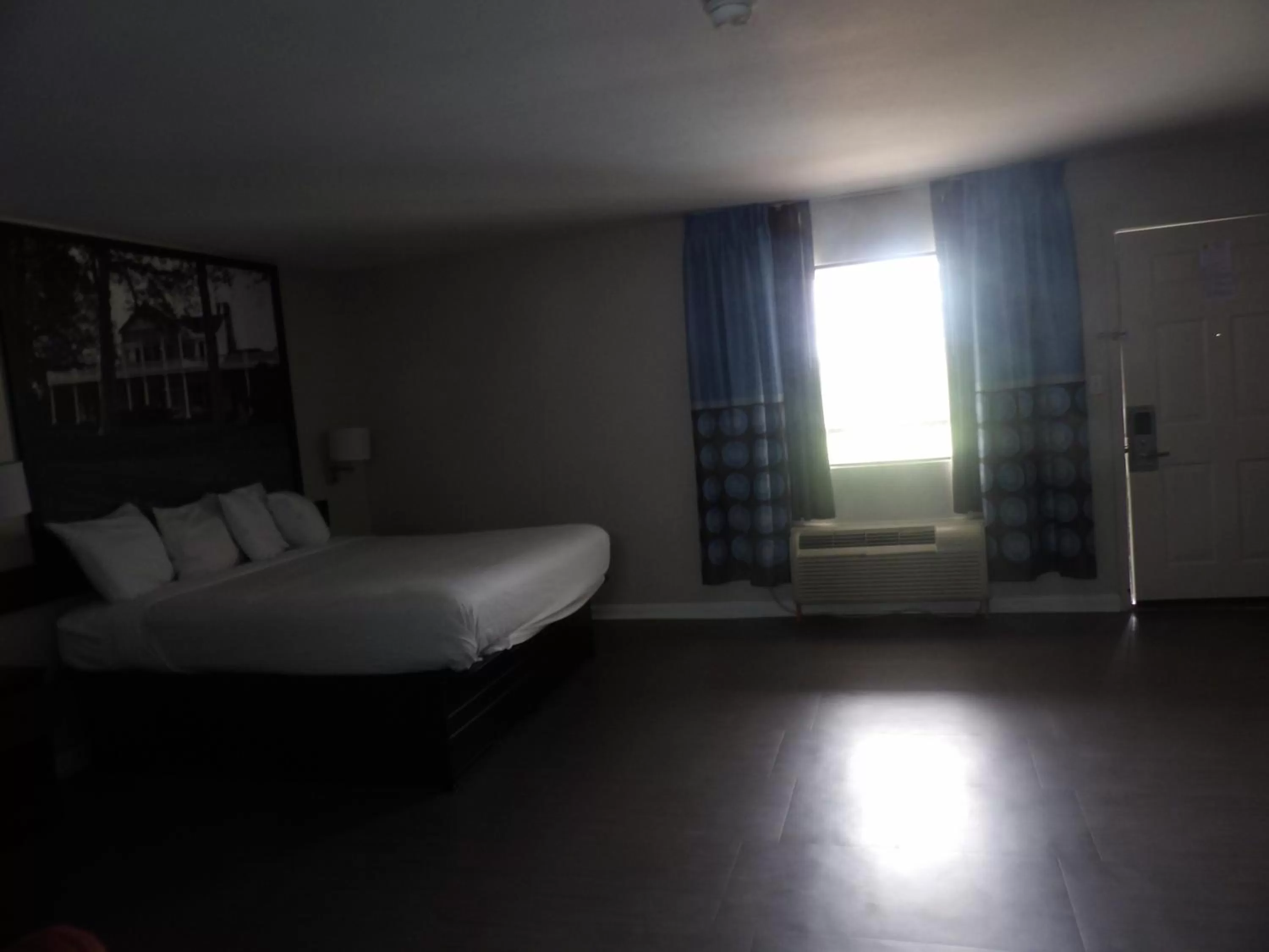 Bed in Super 8 by Wyndham Ocean Springs Biloxi