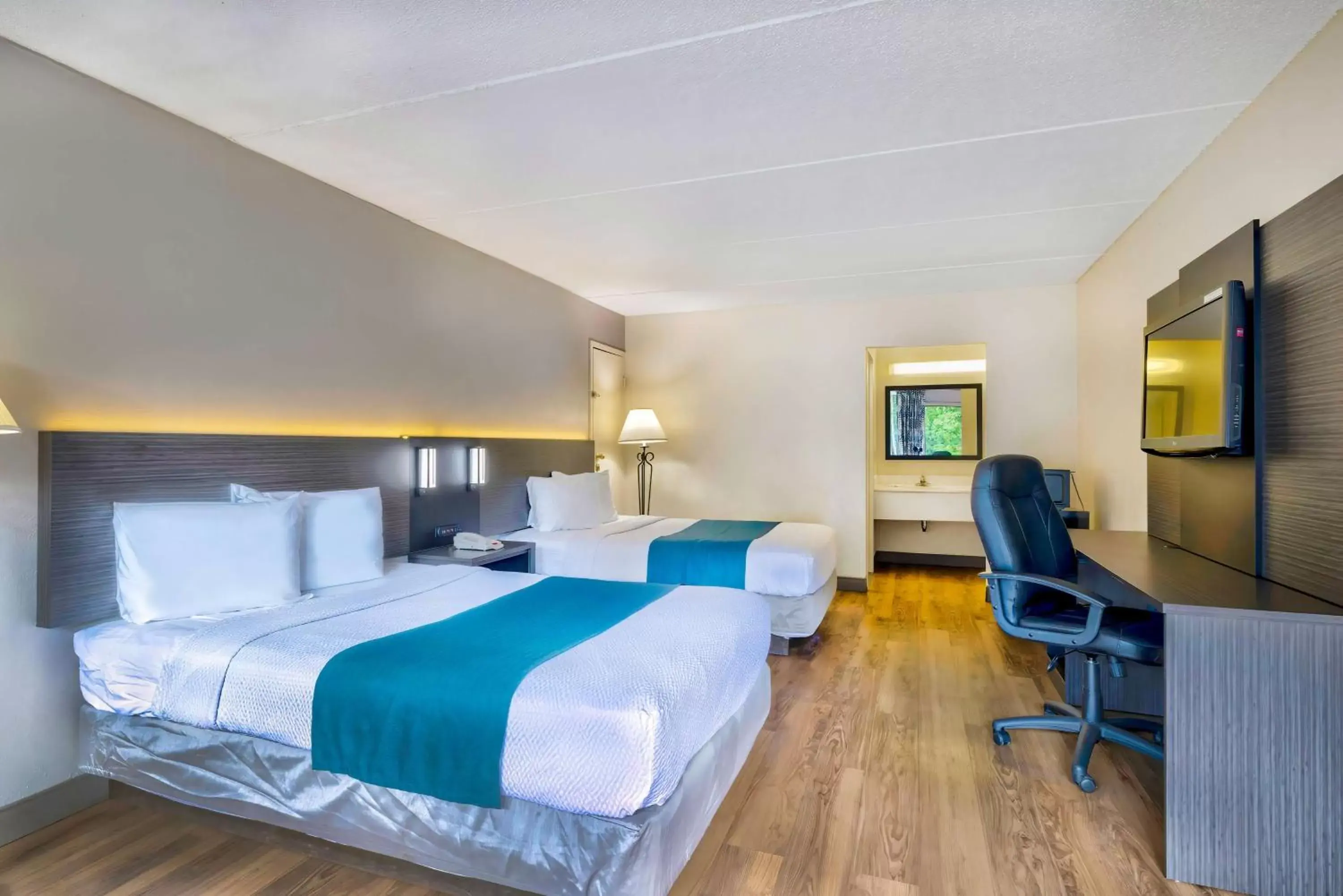 Queen Room with Two Queen Beds - Non-Smoking in Motel 6 Morgantown Queen Room with Two Queen Beds - Non-Smoking in Motel 6 Morgantown