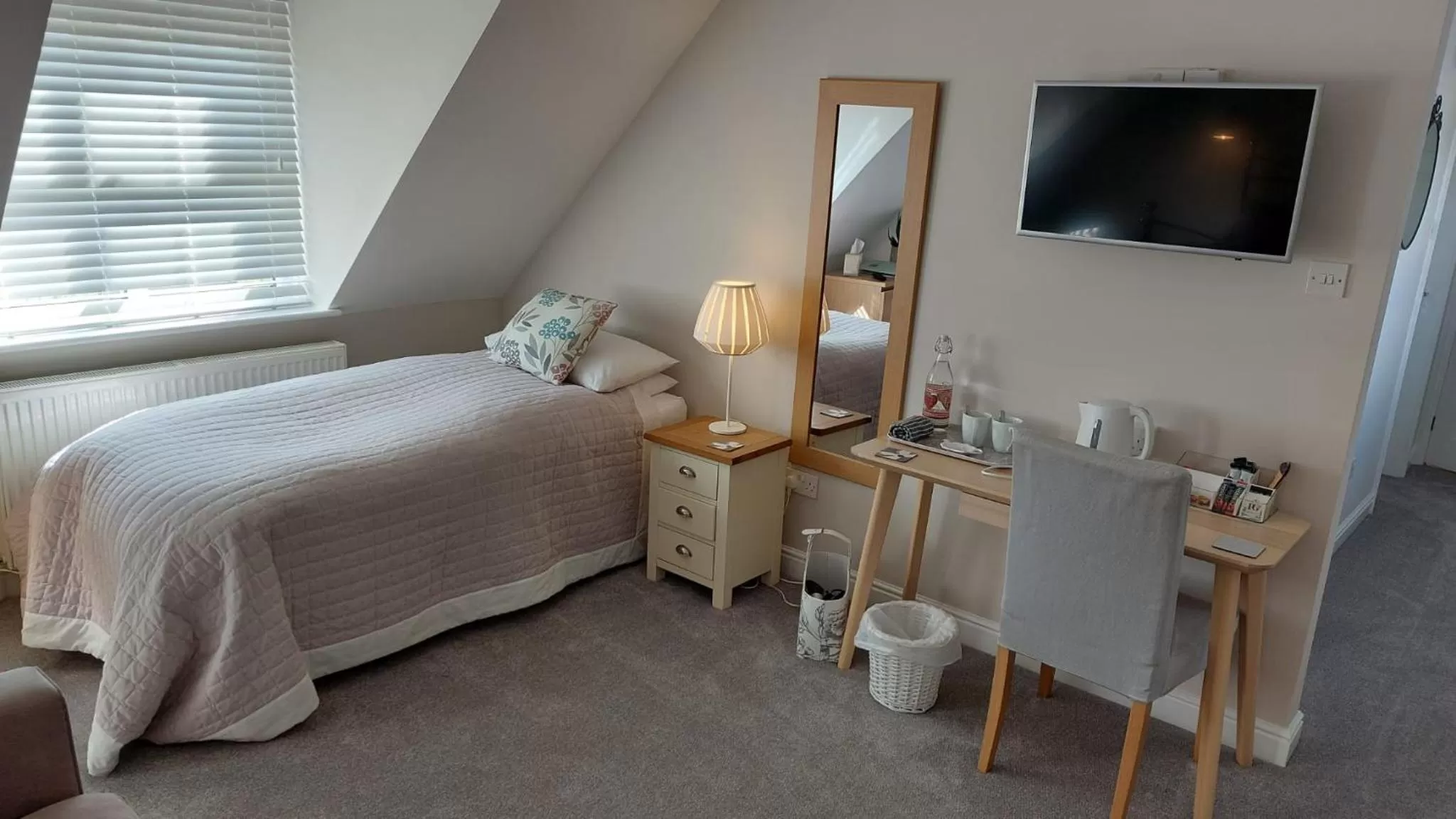 Bed in Westwood Lodge B & B Boston