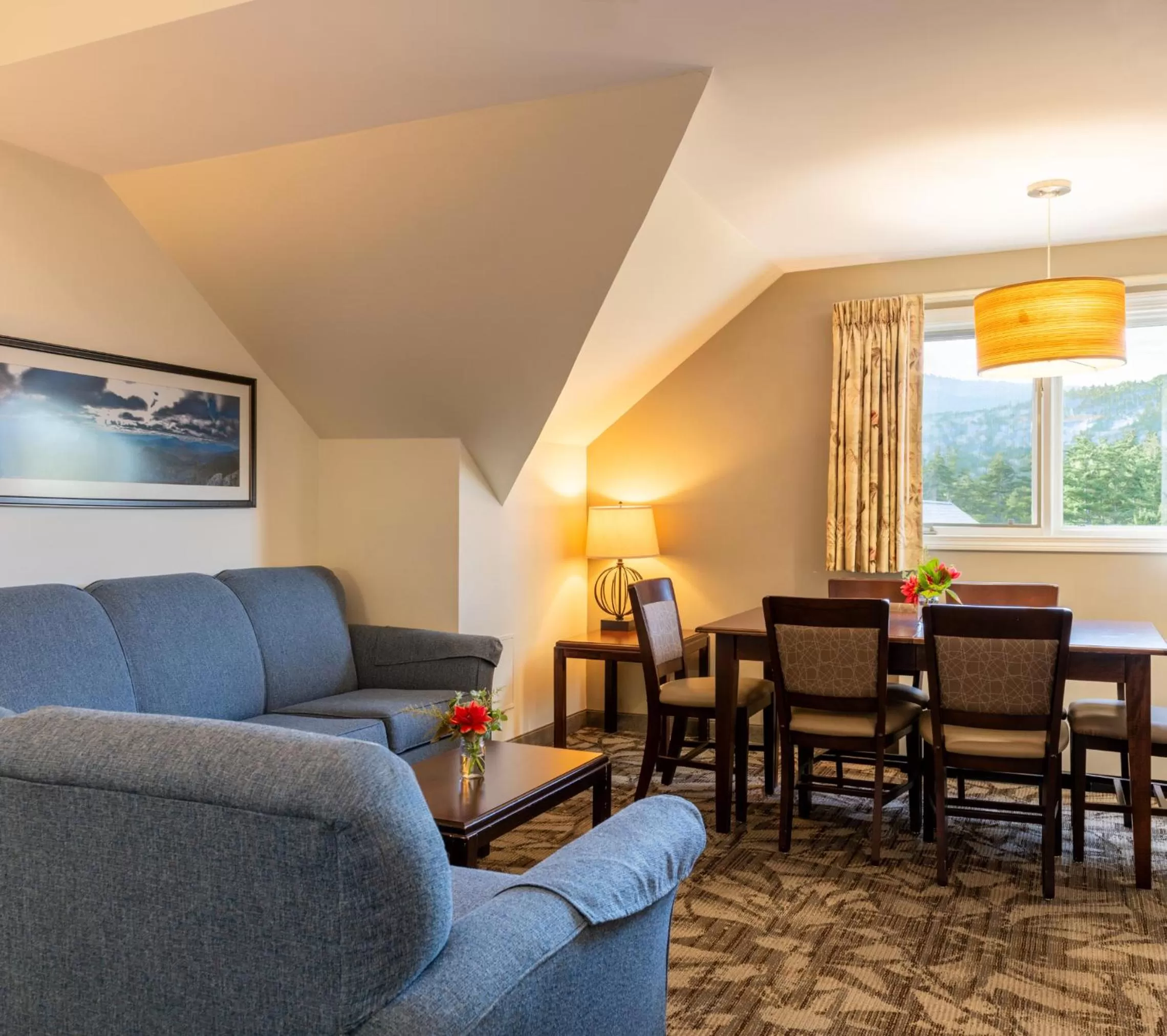 Living room in Grand Summit Hotel at Attitash