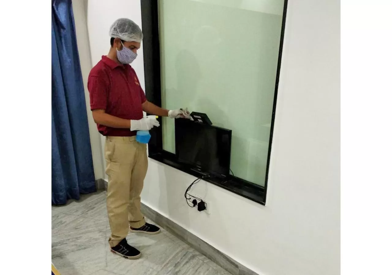 Staff, TV/Entertainment Center in Hotel Planet Four