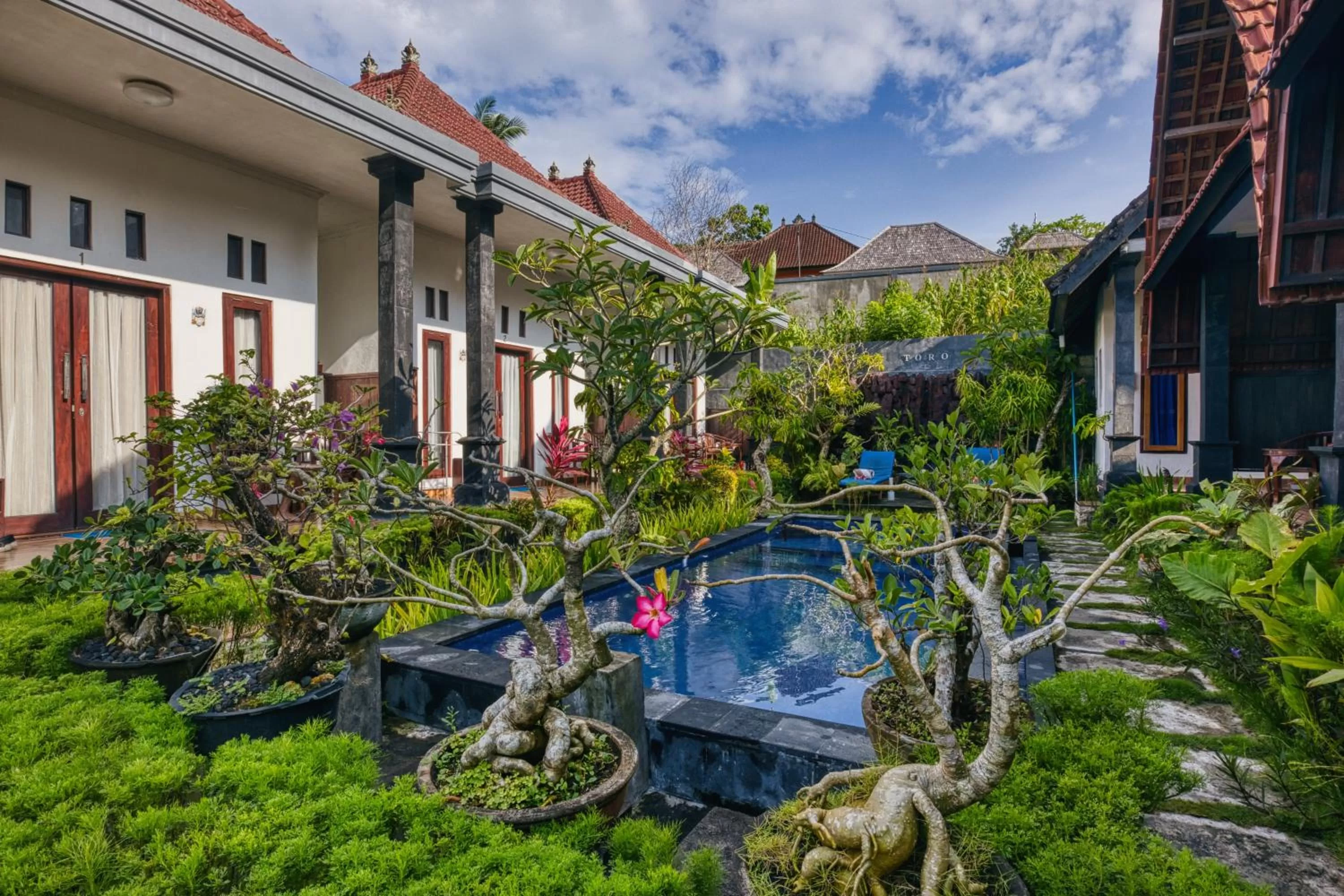 Property building in Toro Cottage