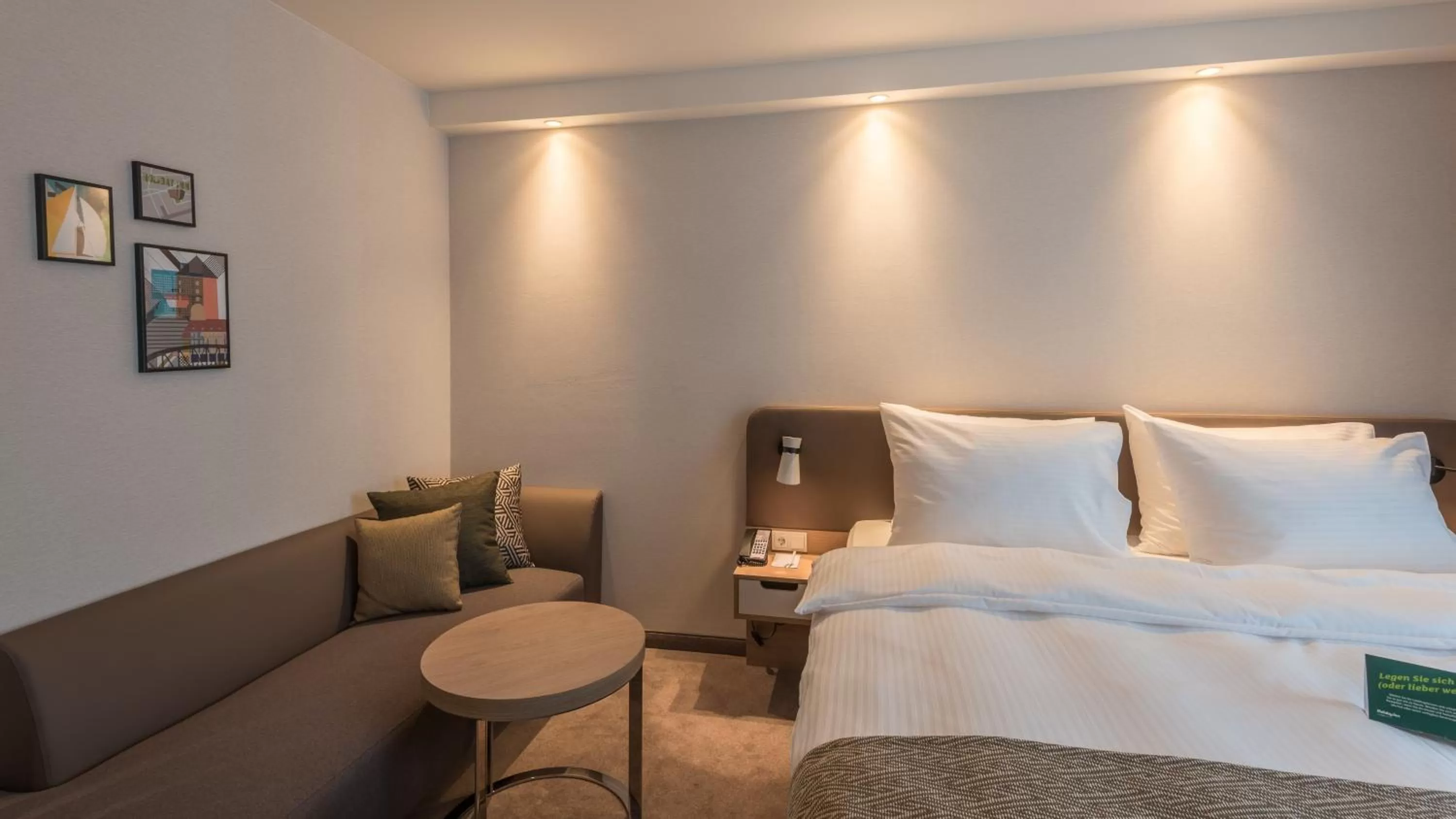 Photo of the whole room, Bed in Holiday Inn - Hamburg - Berliner Tor by IHG