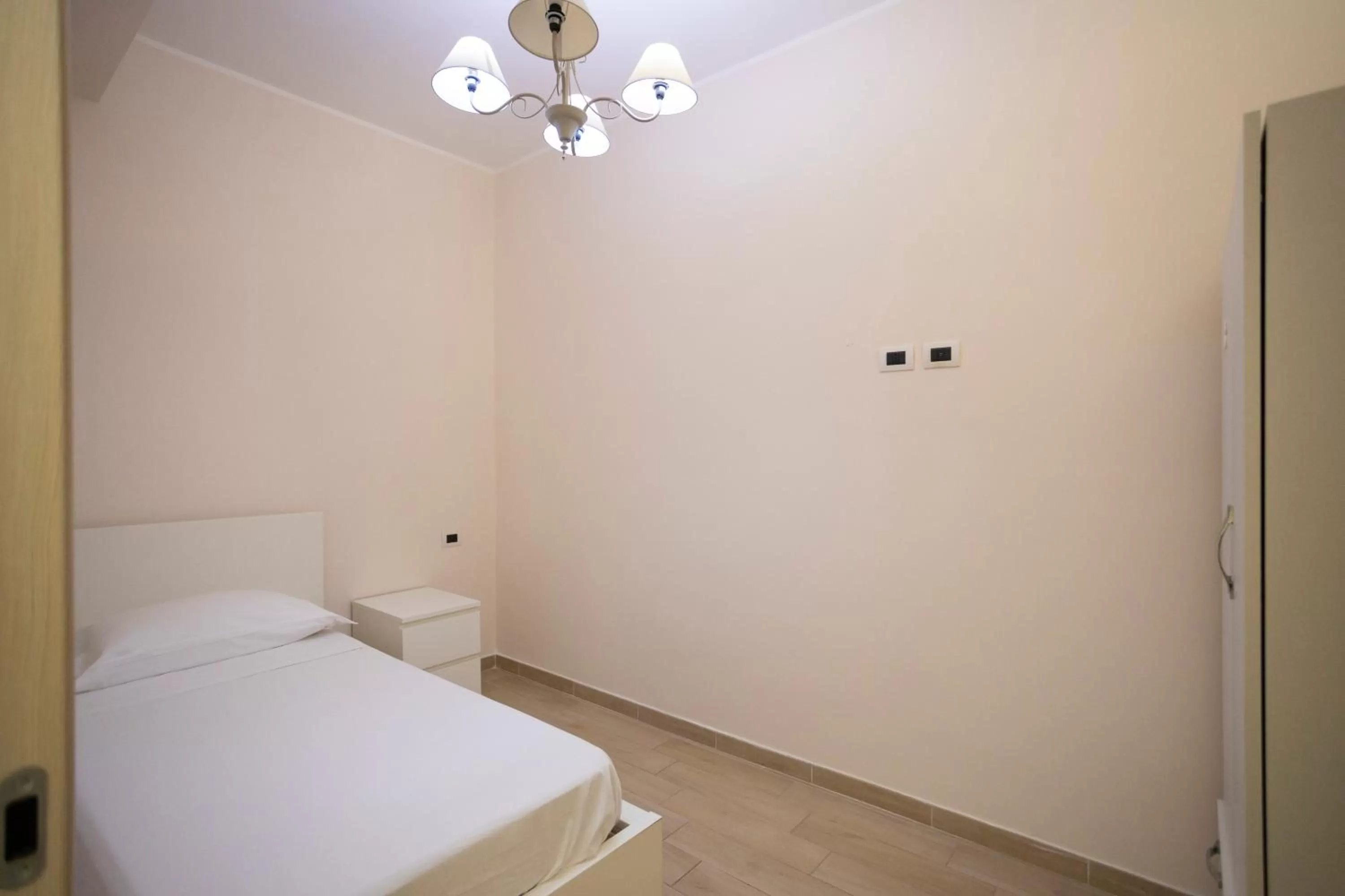 Photo of the whole room, Bed in Residence O'Sole Mio Pompei