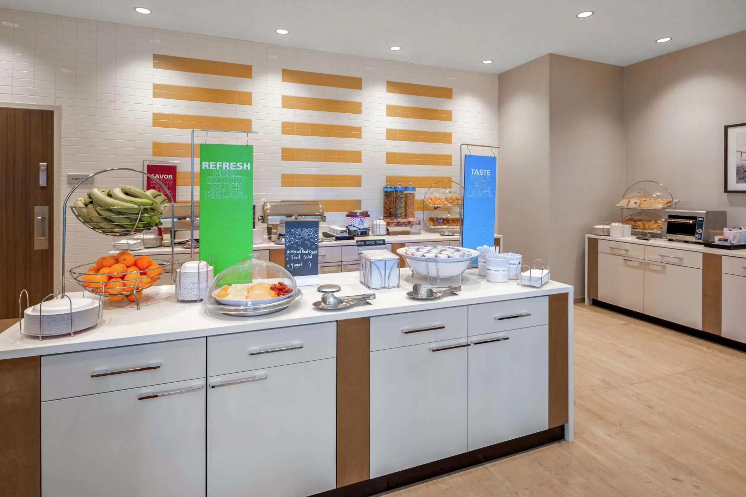 Breakfast in Hampton Inn & Suites San Diego Airport Liberty Station