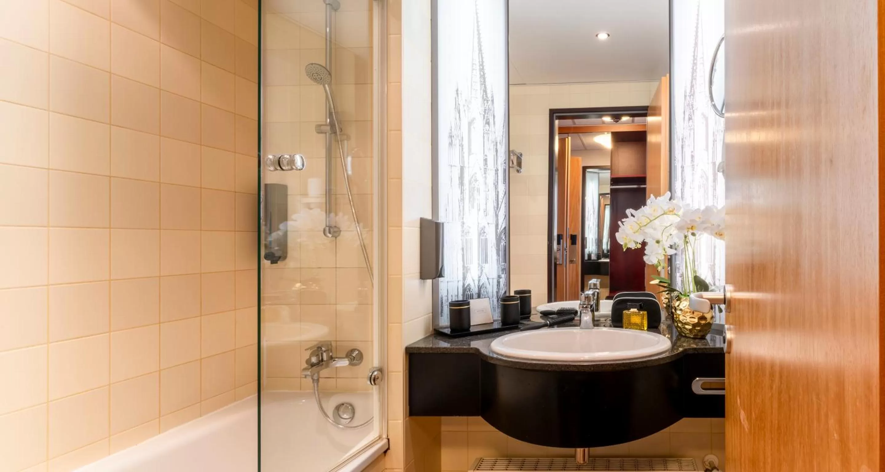 Bathroom in PLAZA Premium Köln