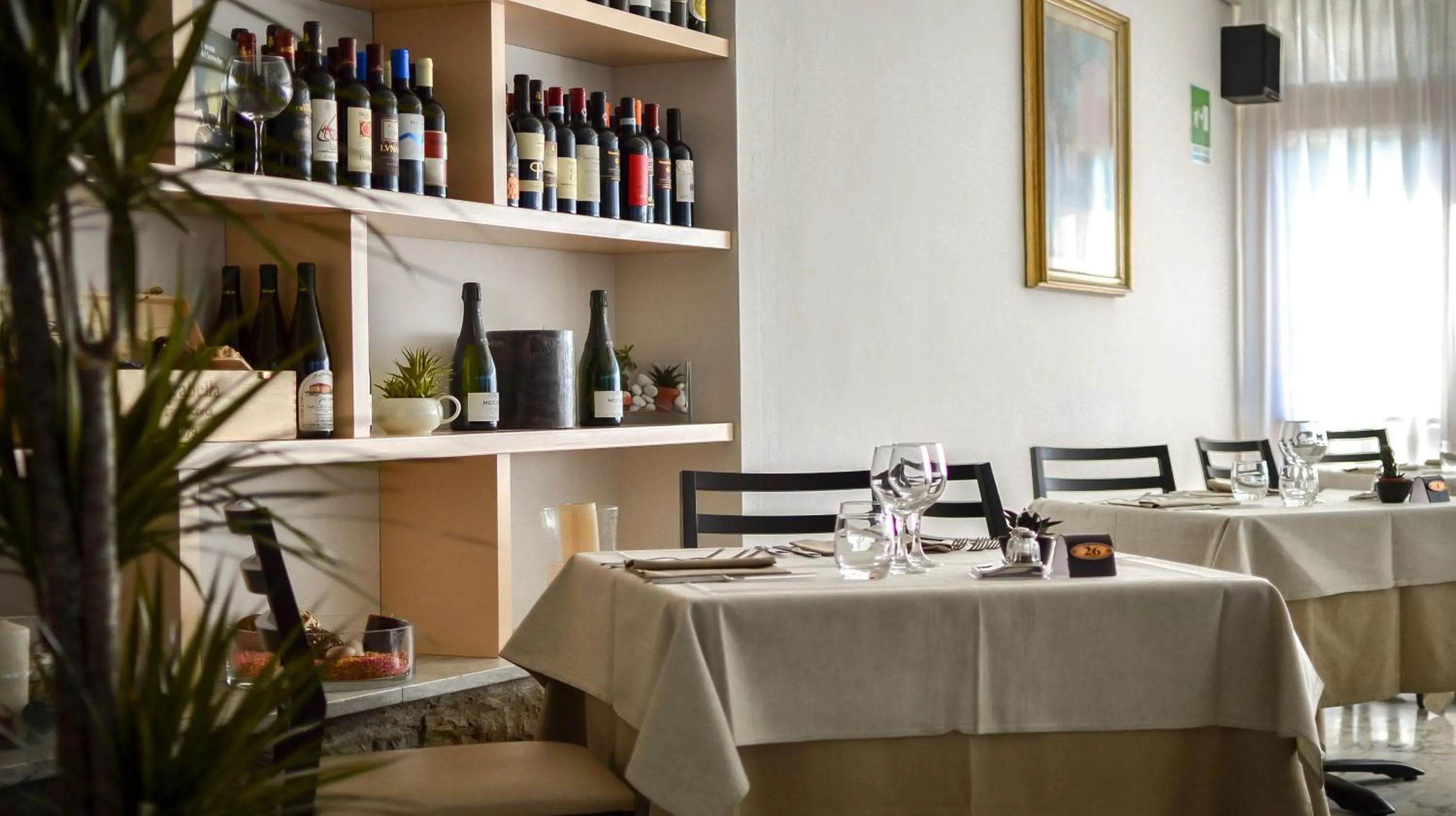 Restaurant/places to eat in Hotel Tiffany