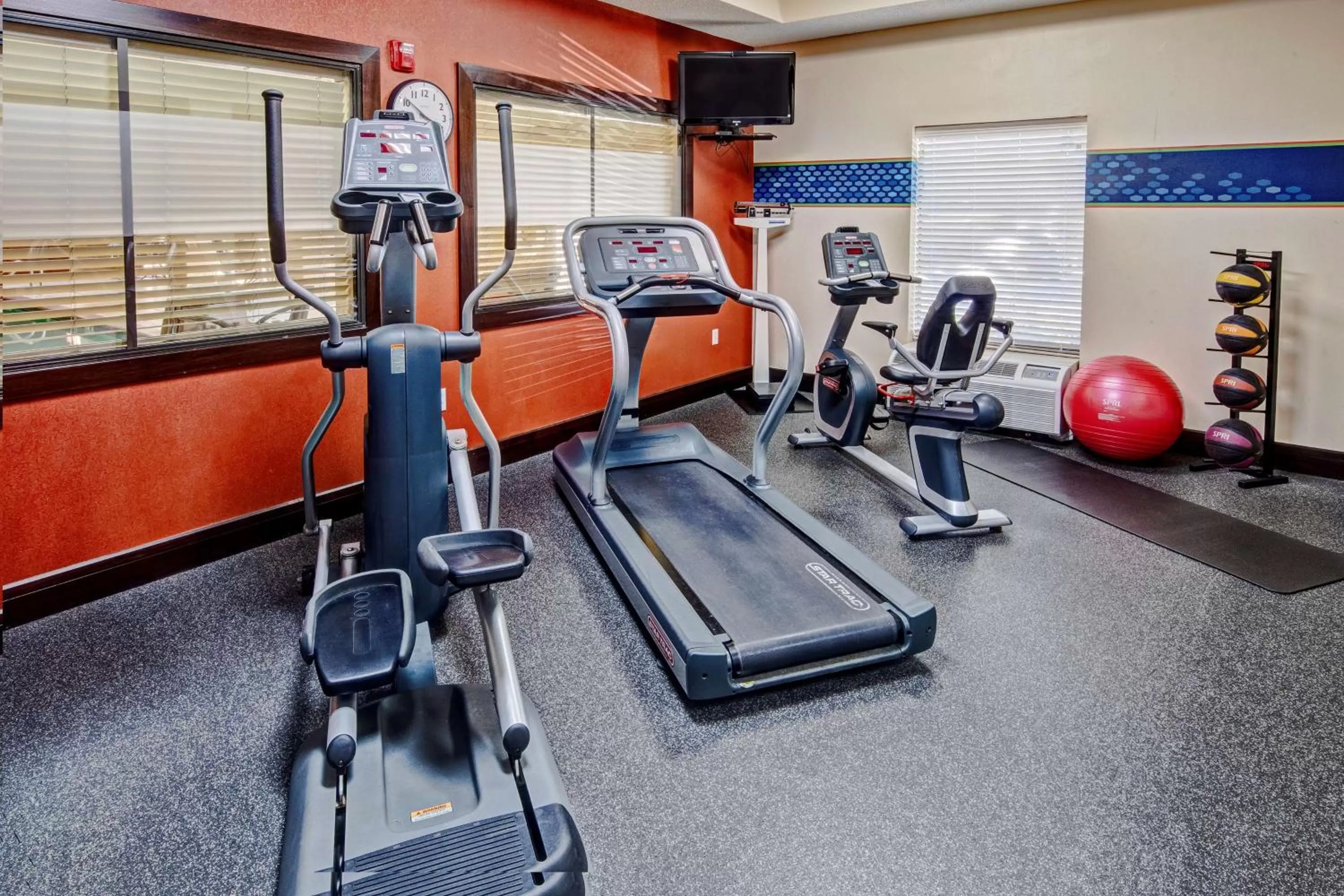 Fitness centre/facilities in Hampton Inn Van Buren