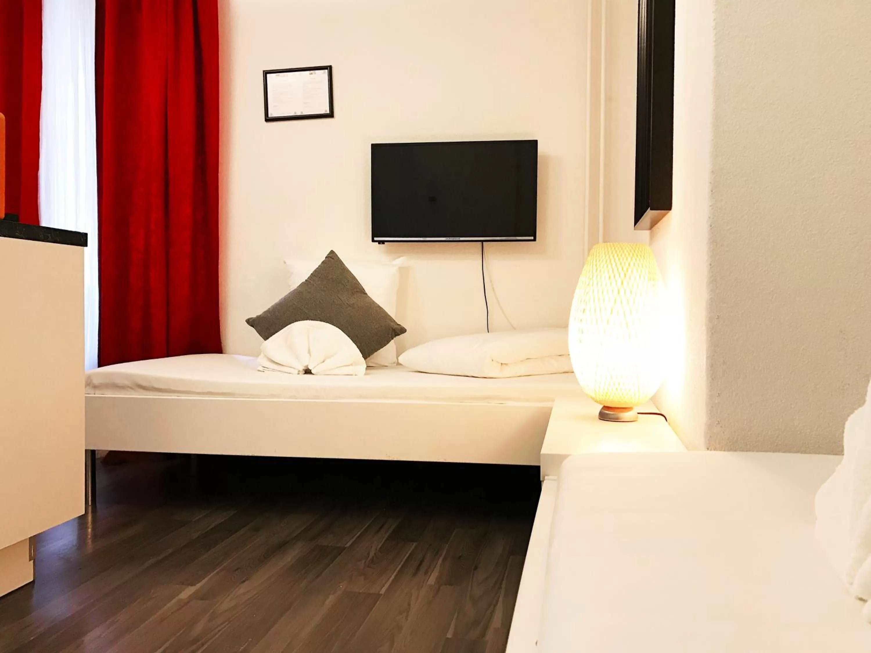 Photo of the whole room, Bed in INSIDE Five