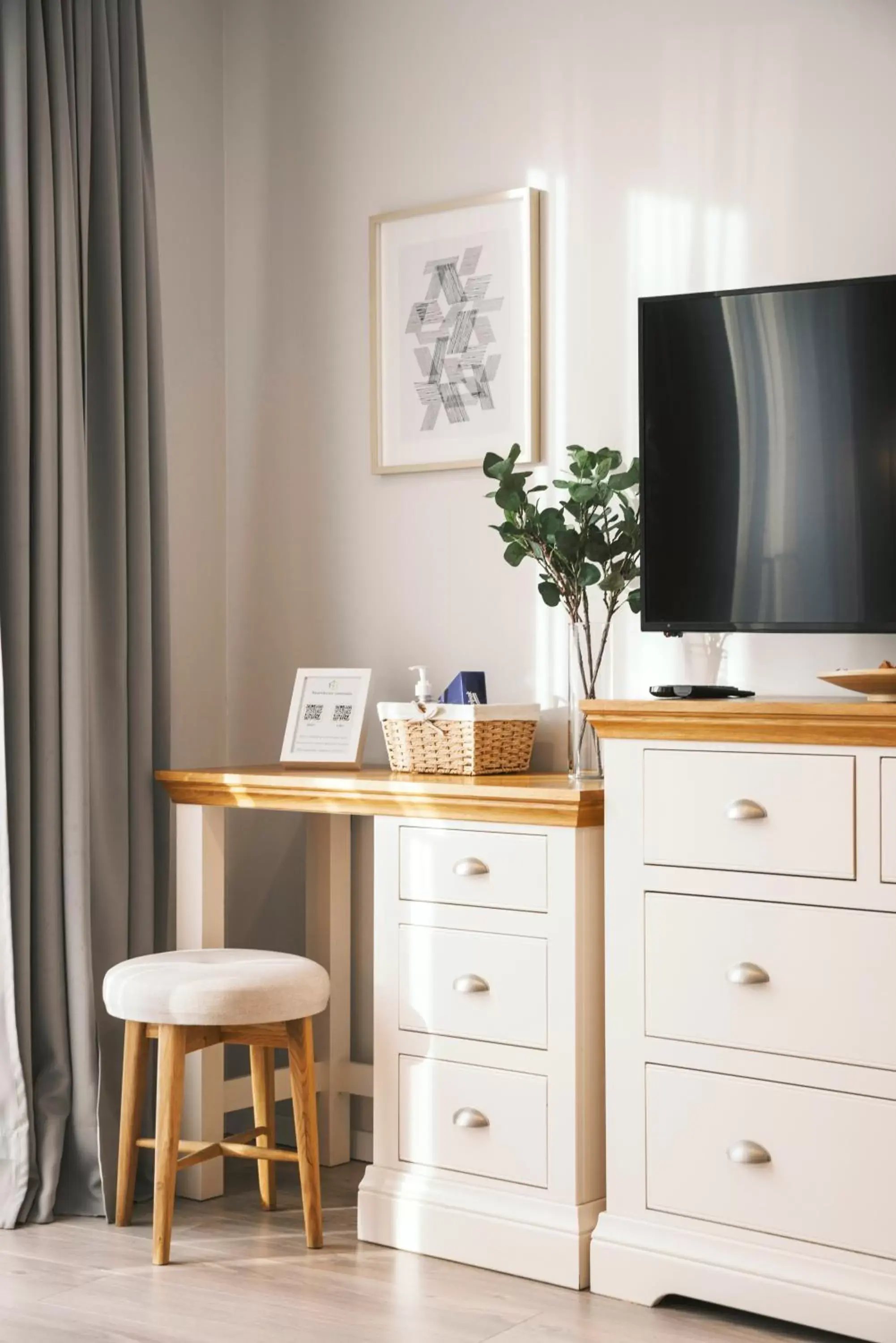 Three-Bedroom Apartment in J14A I Rooms & Apartments AUTOMATED SELF CHECK-IN Three-Bedroom Apartment in J14A I Rooms & Apartments AUTOMATED SELF CHECK-IN