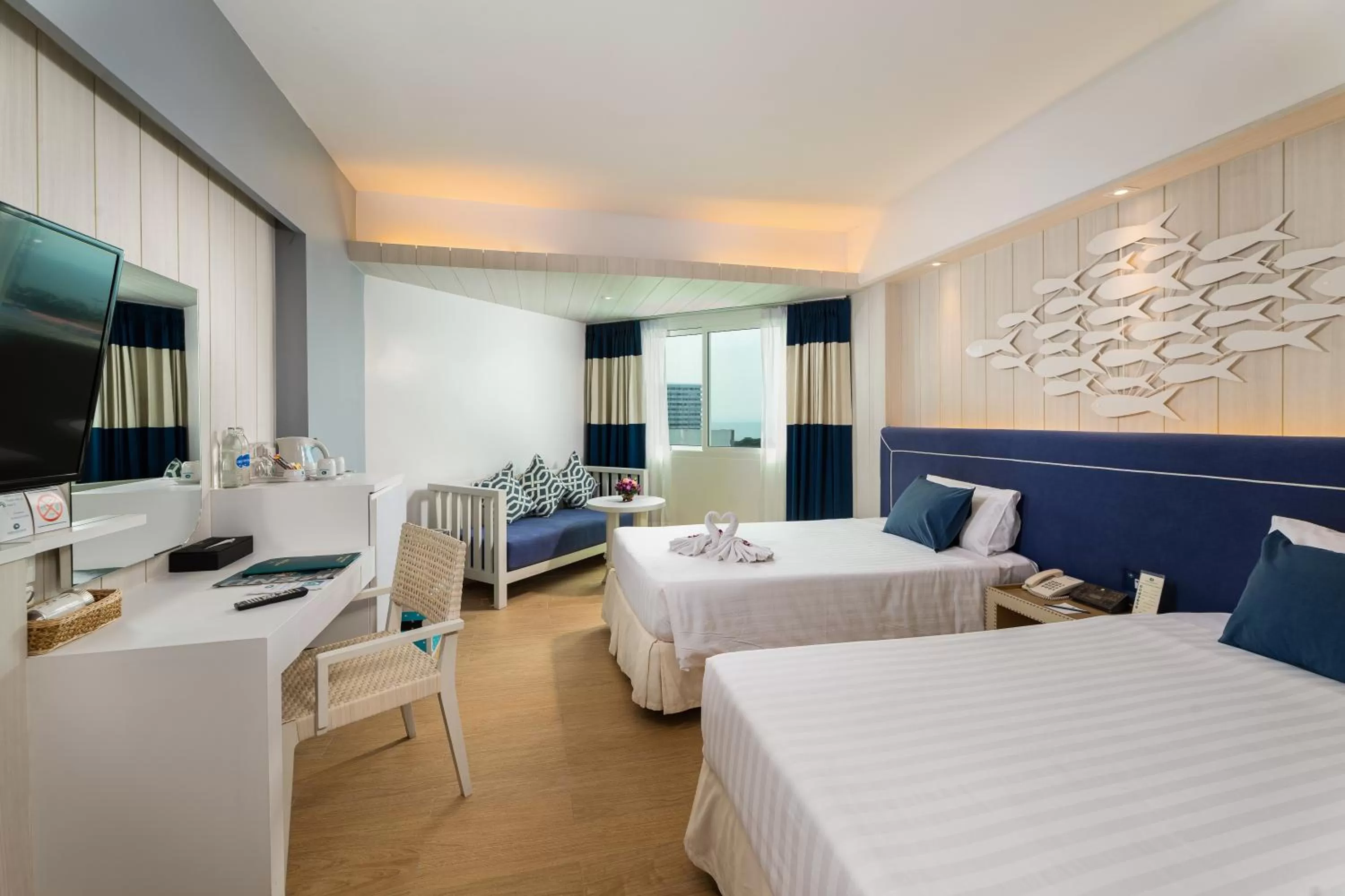 Photo of the whole room, Bed in Jomtien Palm Beach Hotel and Resort