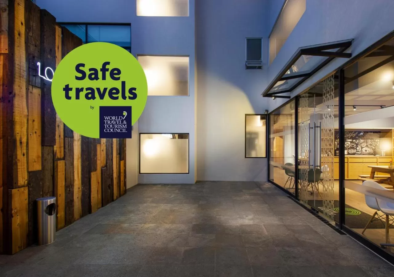 Property building in Hotel MX aeropuerto CDMX, Trademark Collection by Wyndham