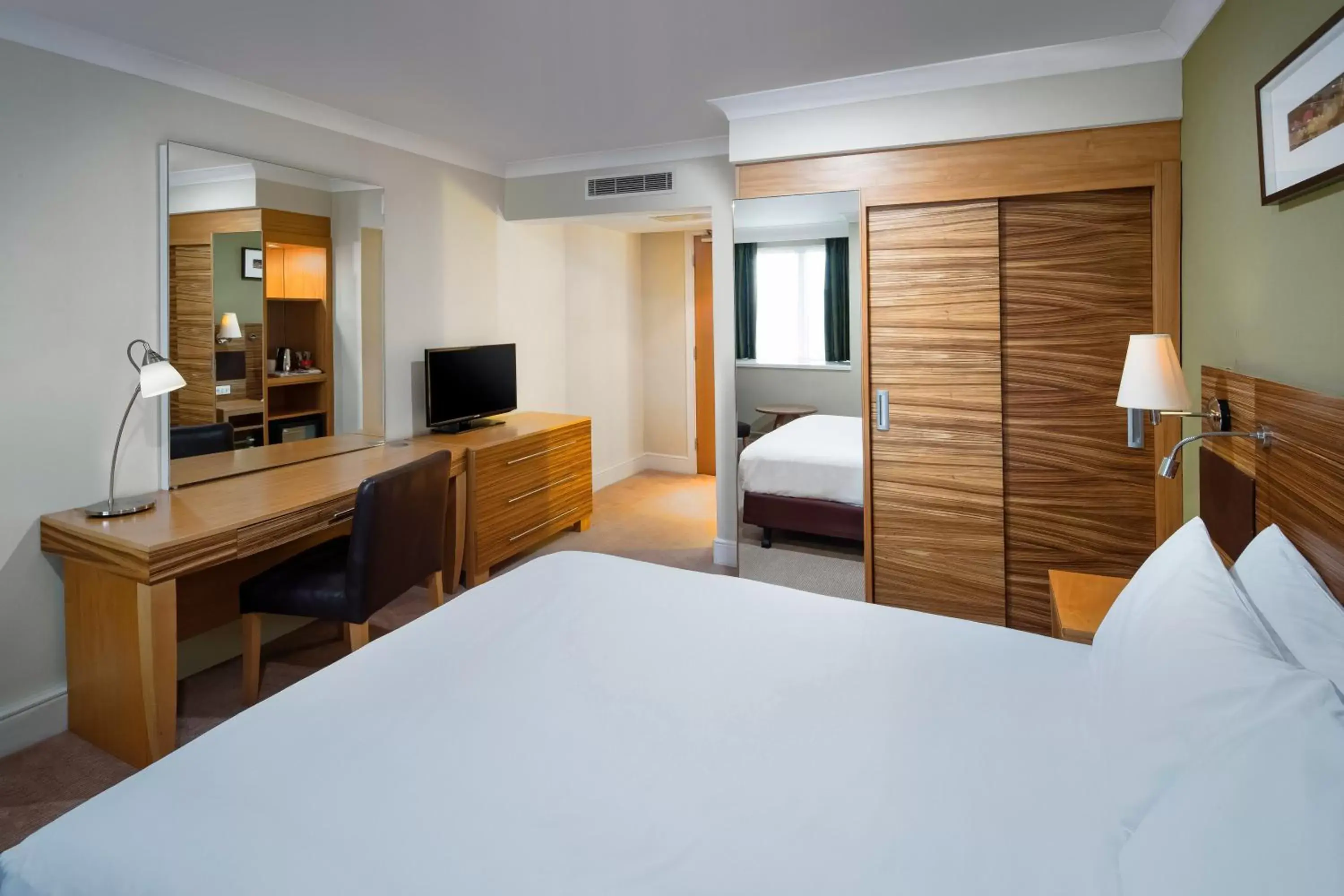 Standard Super King Room in Crowne Plaza Chester, an IHG Hotel Standard Super King Room in Crowne Plaza Chester, an IHG Hotel