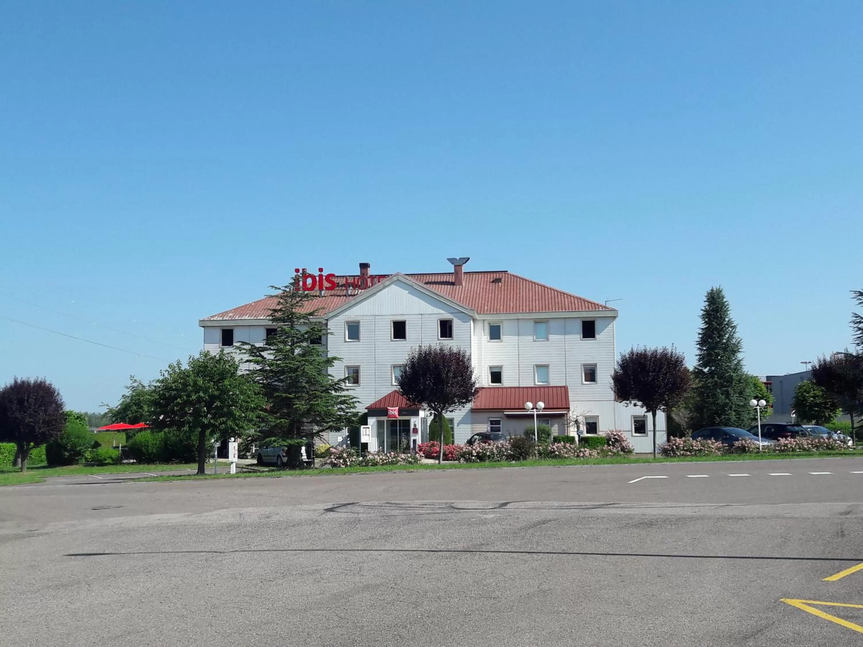 Facade/entrance in ibis Vesoul