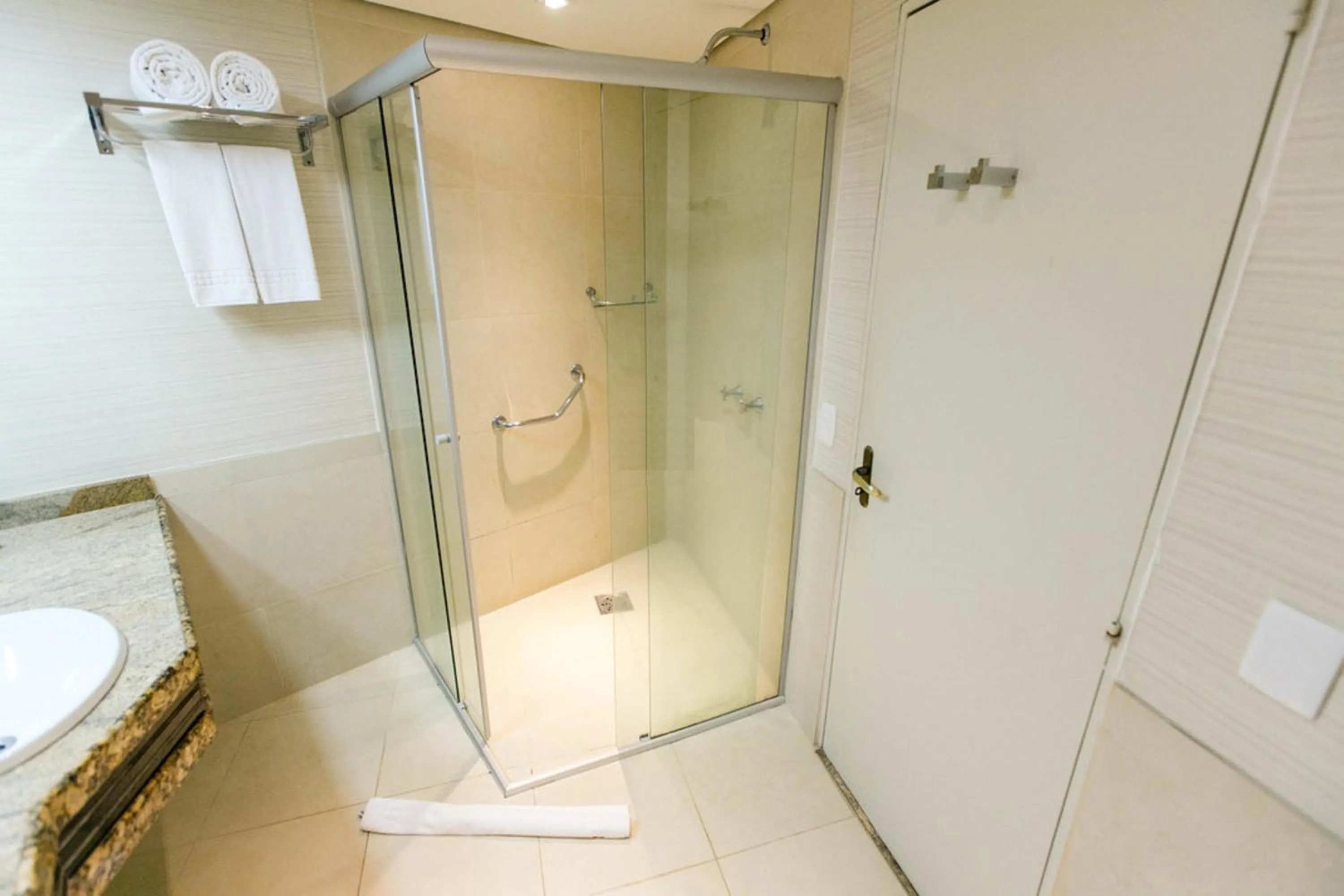 Bathroom in Hotel Golden Park Internacional Foz & Convenções By Nacional Inn