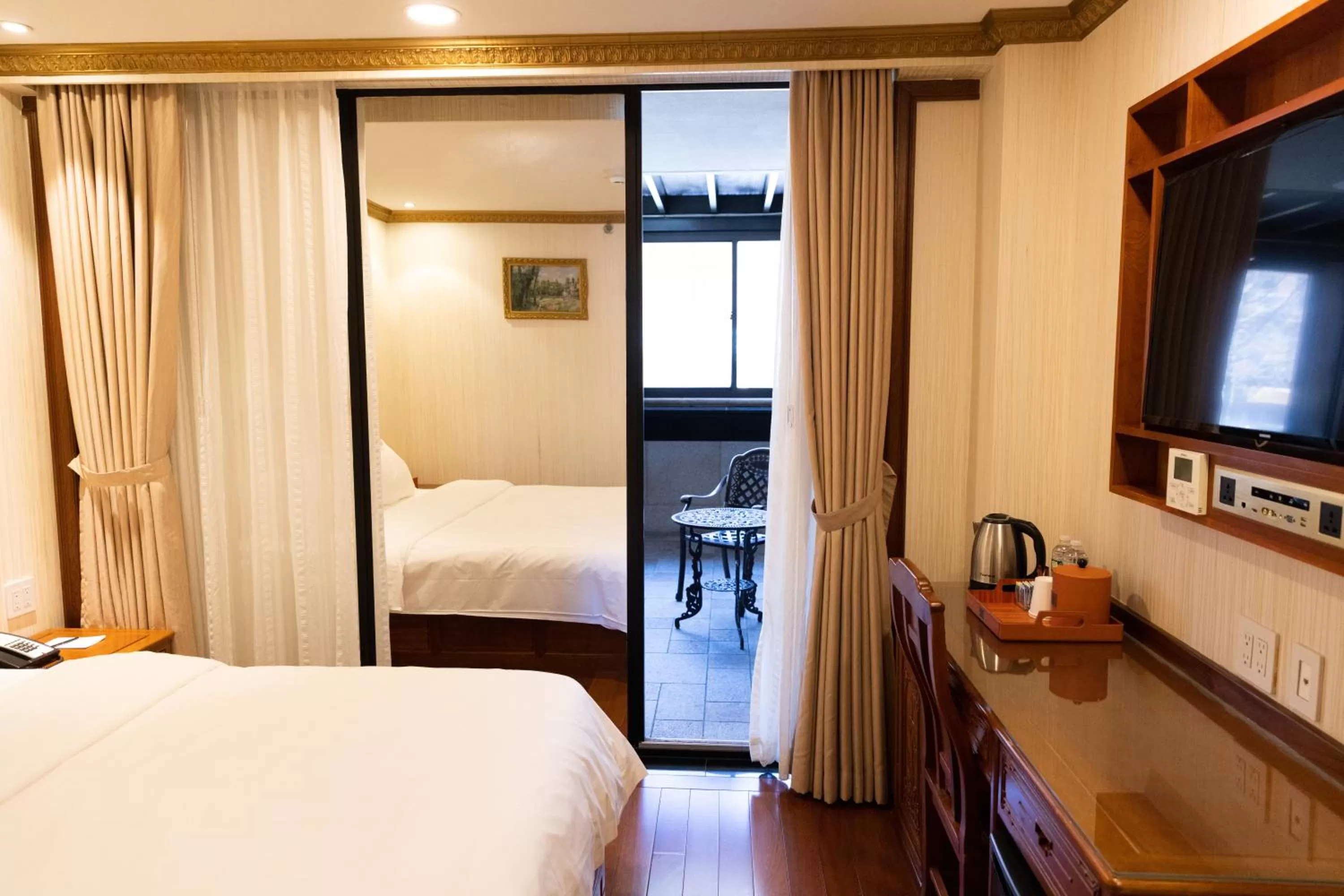 Bed in The Allen Hotel