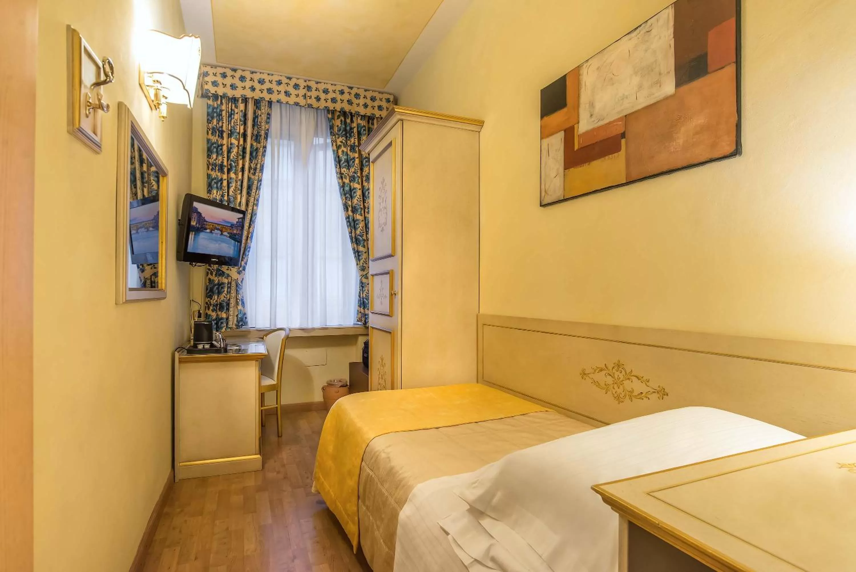 Bed in Hotel Alba Palace