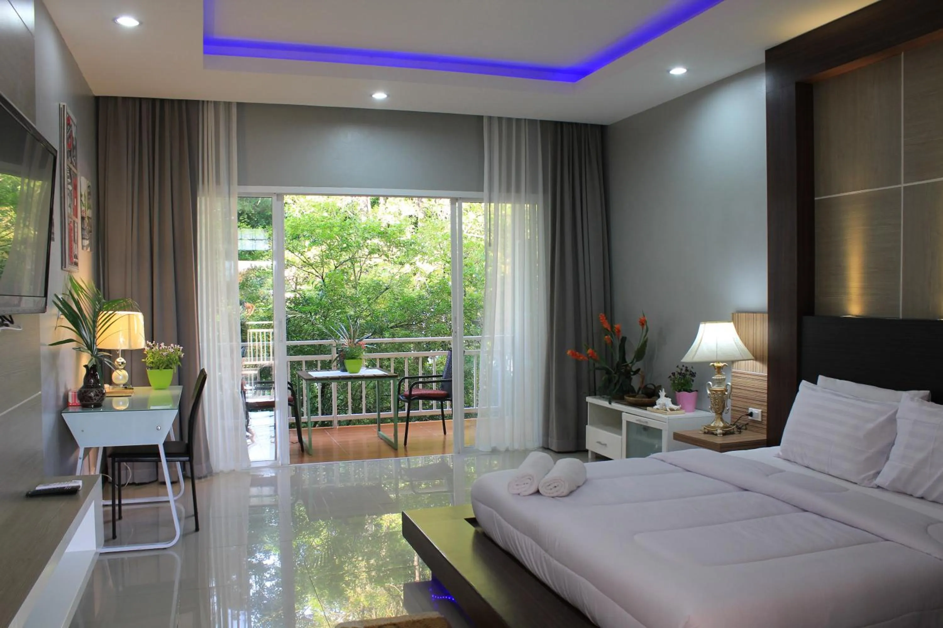 Property building, Bed in Eat n Sleep