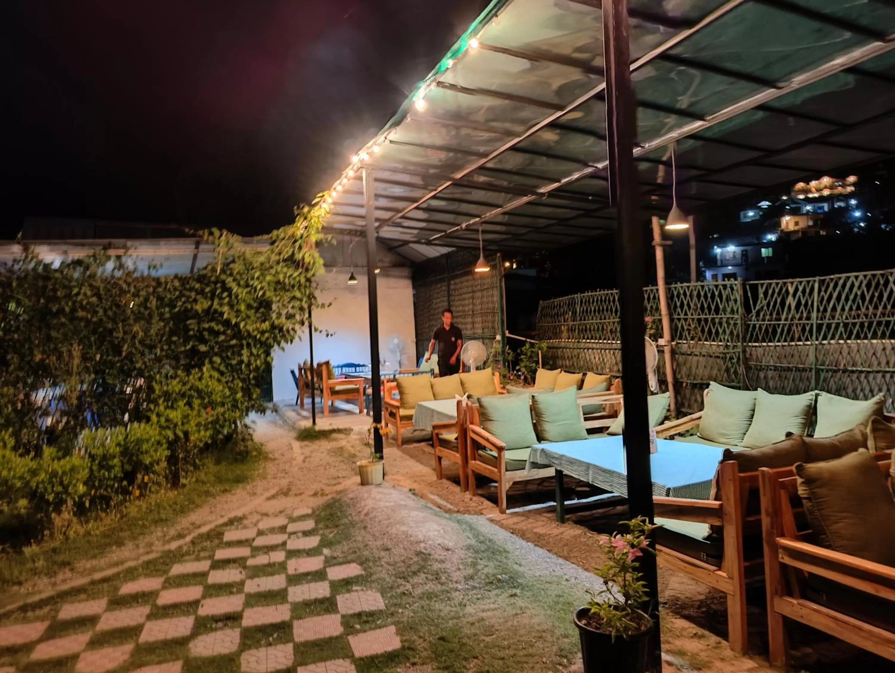 Restaurant/places to eat in Cottages @ Village