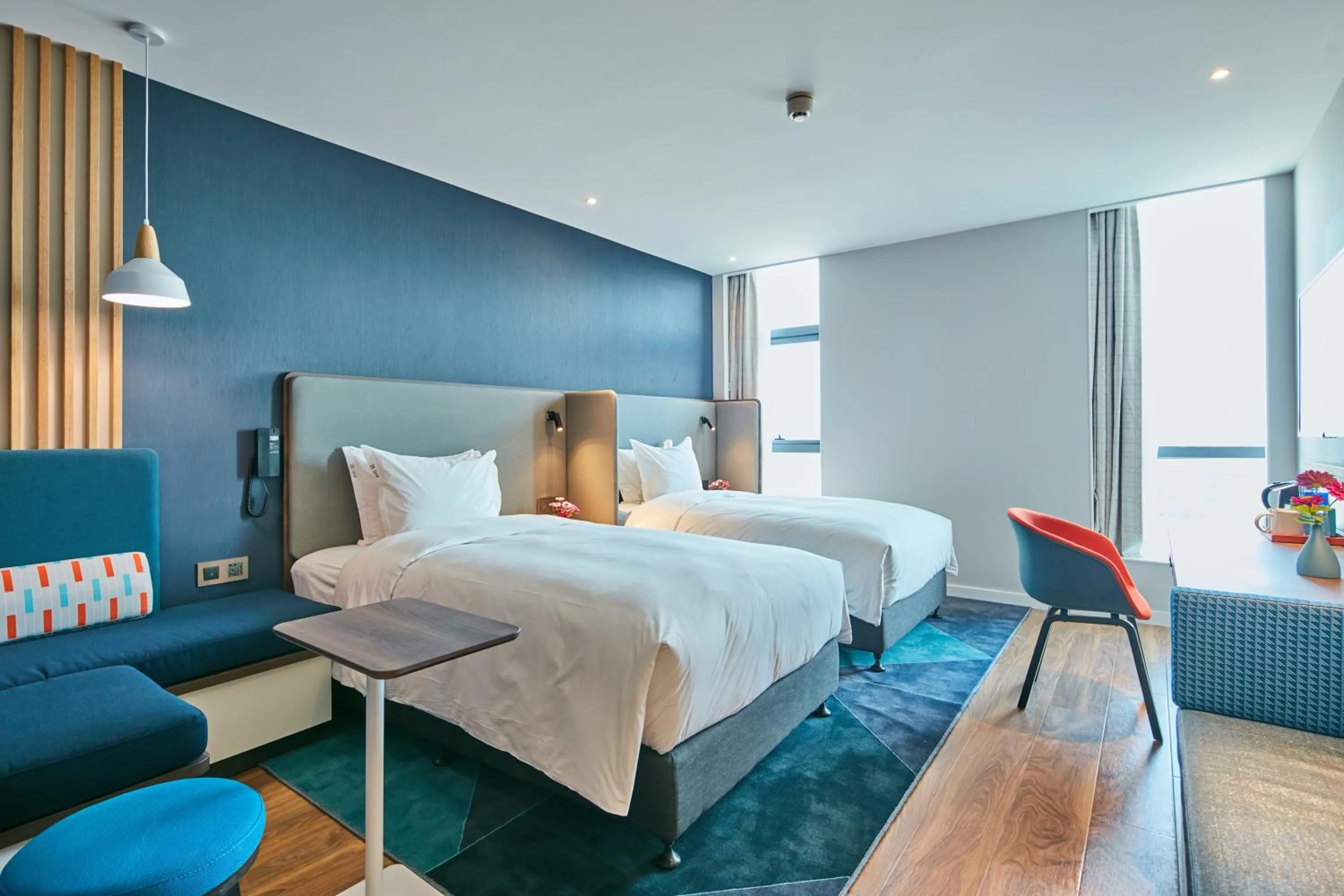 Bed in Holiday Inn Express Hangzhou Jiuzhou by IHG