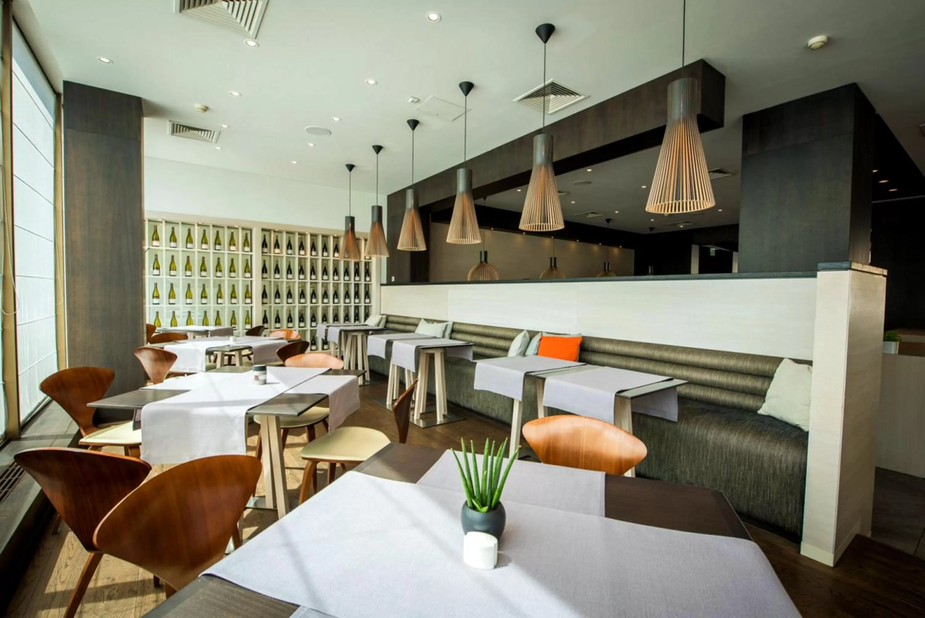 Restaurant/places to eat in Holiday Inn Vilnius by IHG