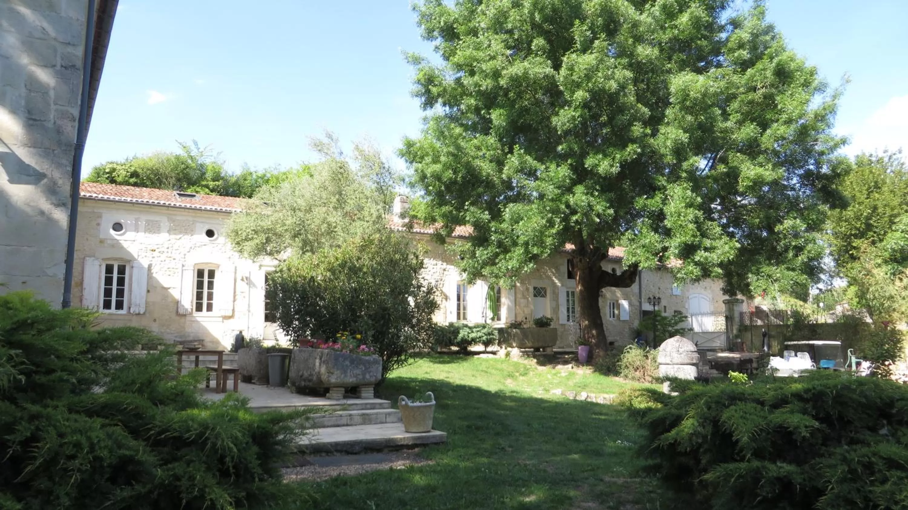 Facade/entrance in Jolysable