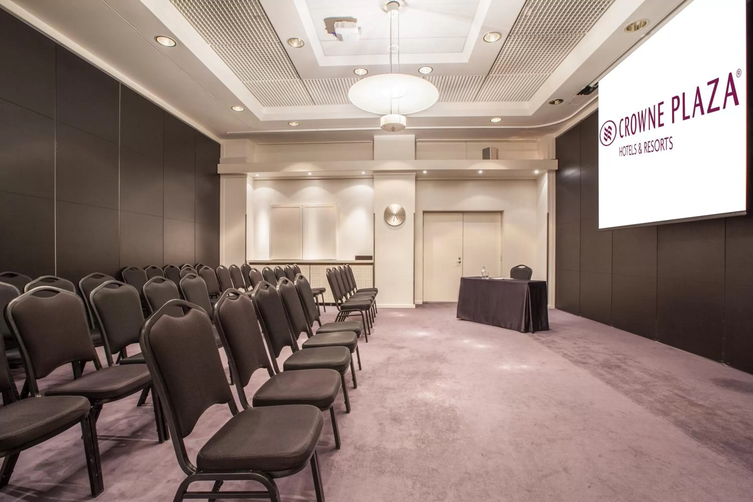 Meeting/conference room in Crowne Plaza Helsinki - Hesperia by IHG