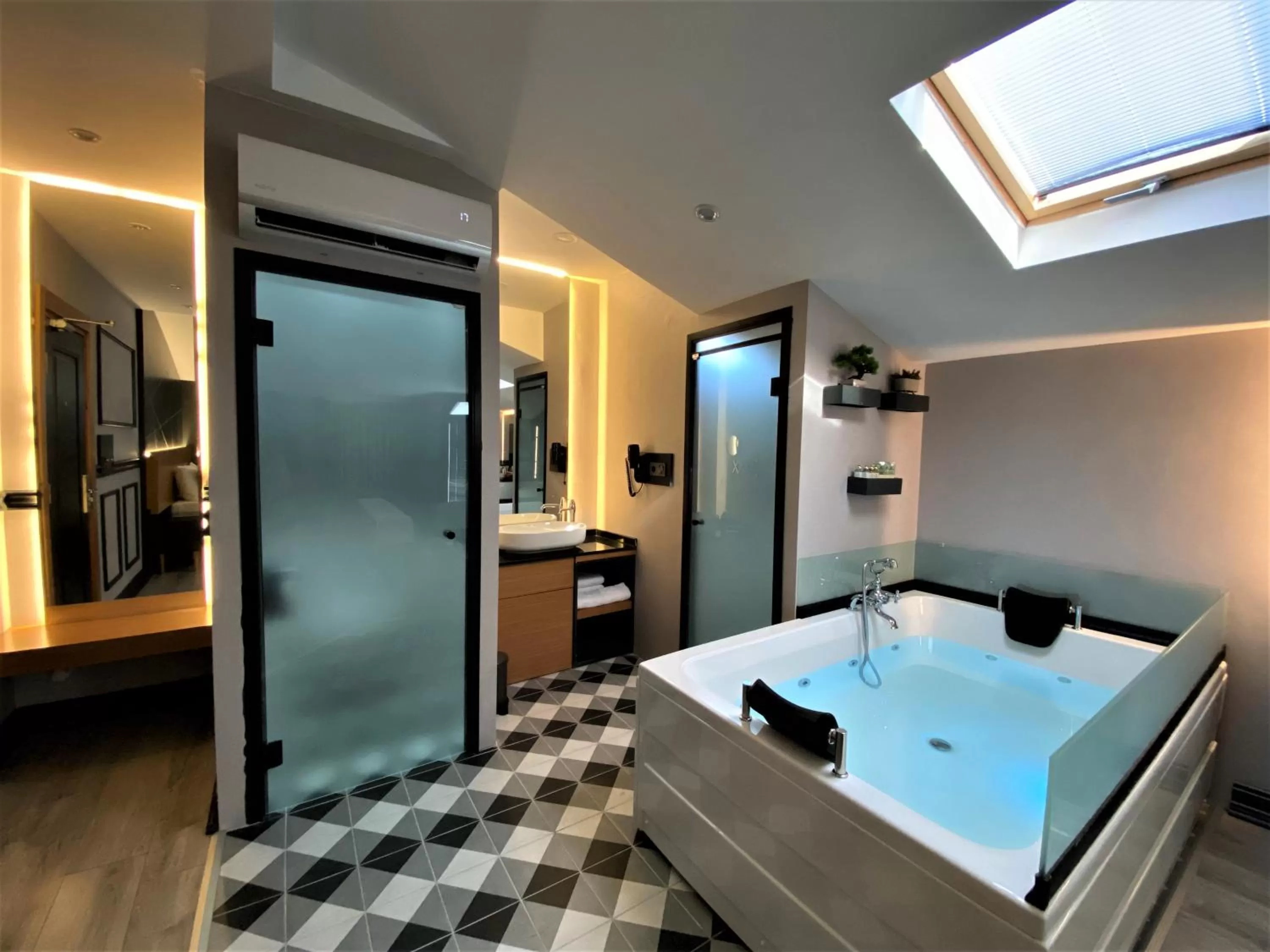 Hot Tub in Confores Hotel