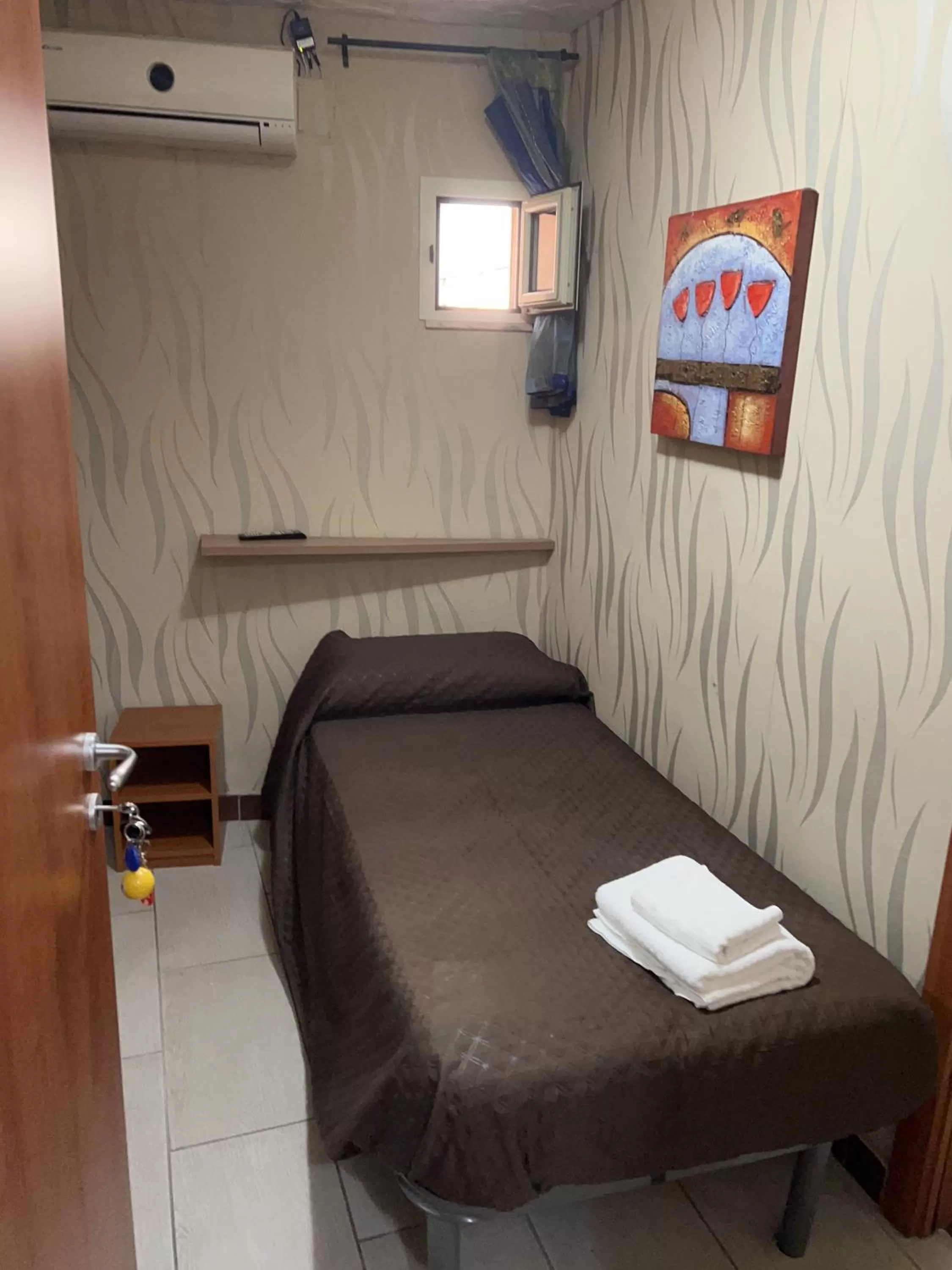 Photo of the whole room, Bed in Golden Dreams B&B