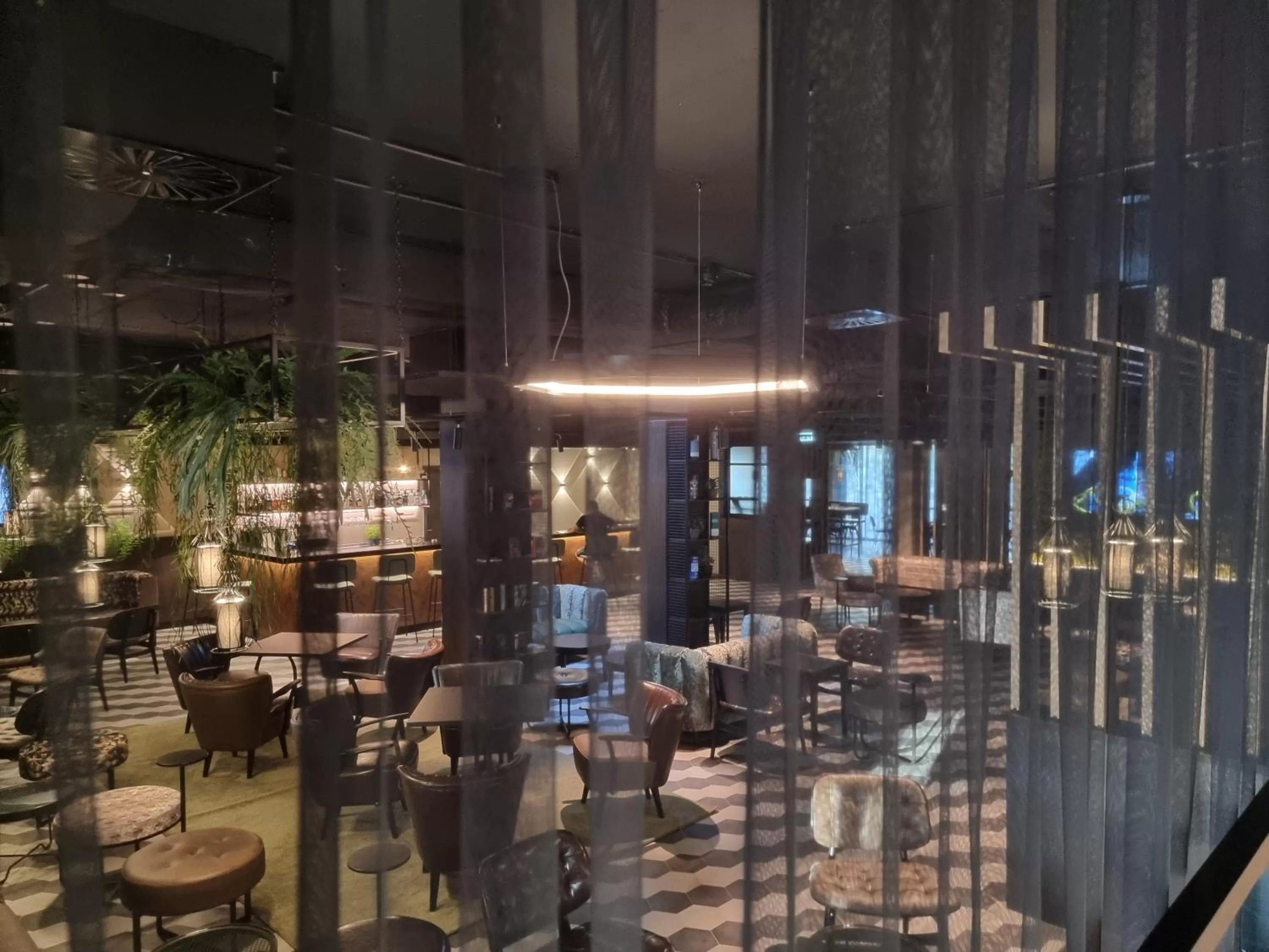 Restaurant/places to eat in FreshSuites & Bar