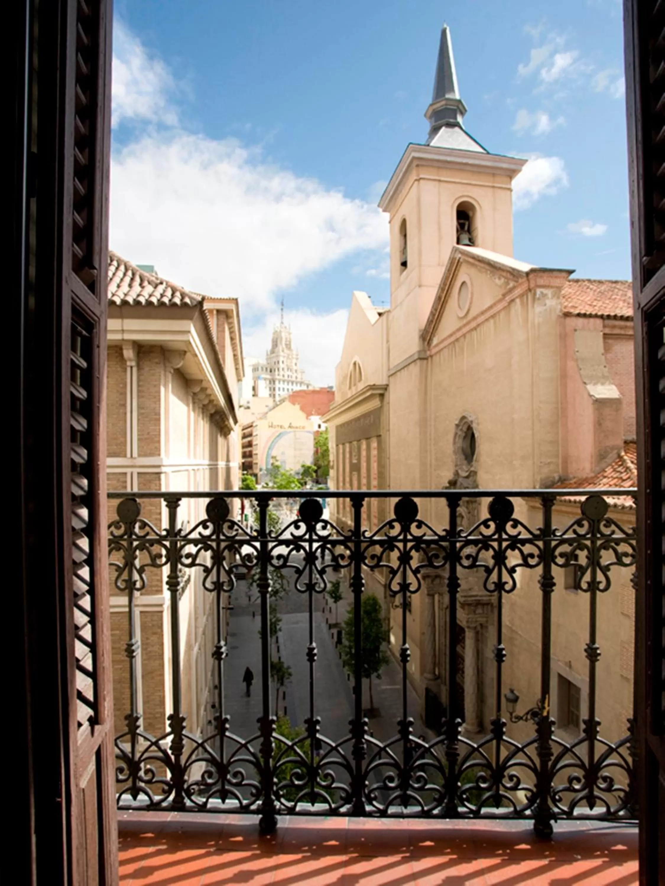 Facade/entrance in Petit Palace Preciados