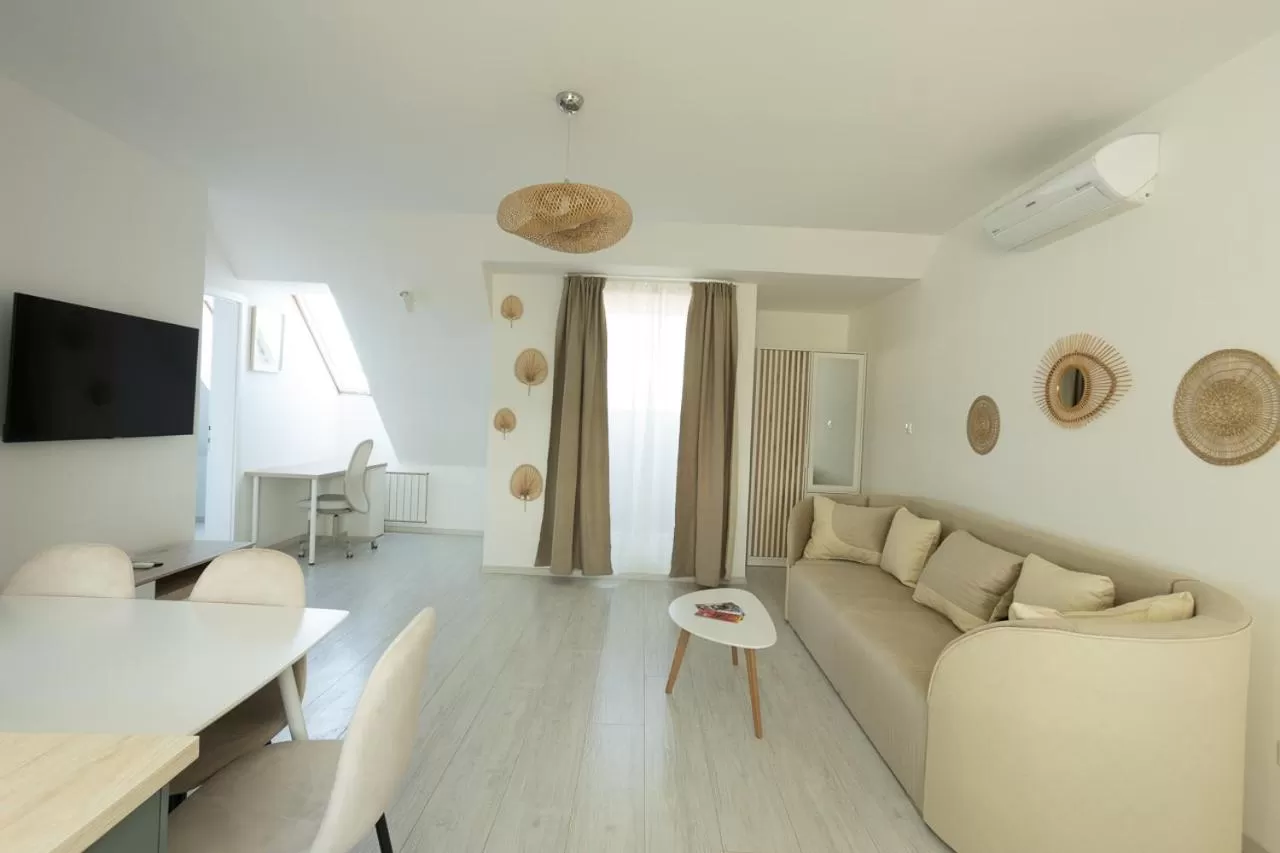 TV and multimedia in Corvin Plaza Apartments & Suites