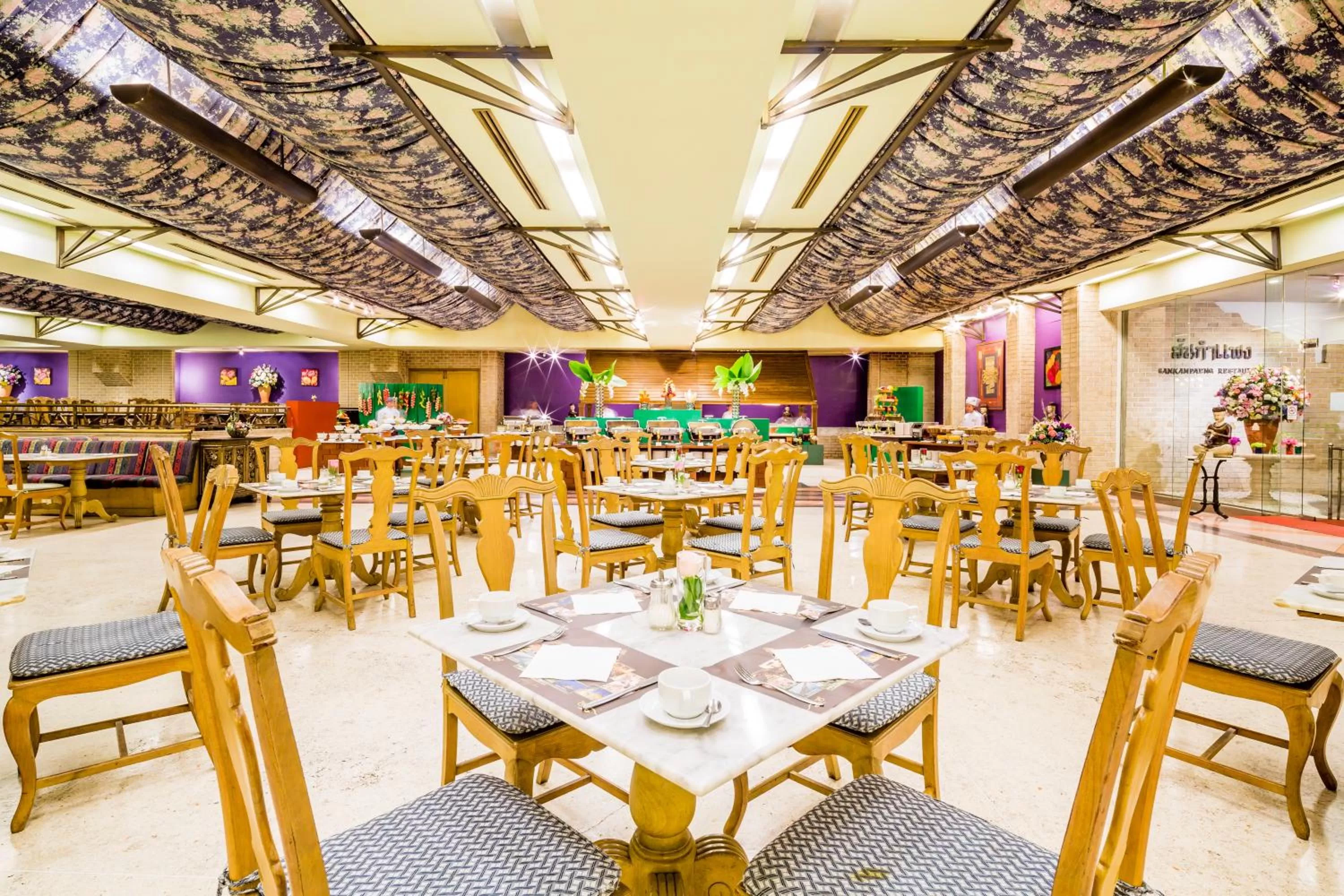 Restaurant/places to eat in Lotus Pang Suan Kaew Hotel