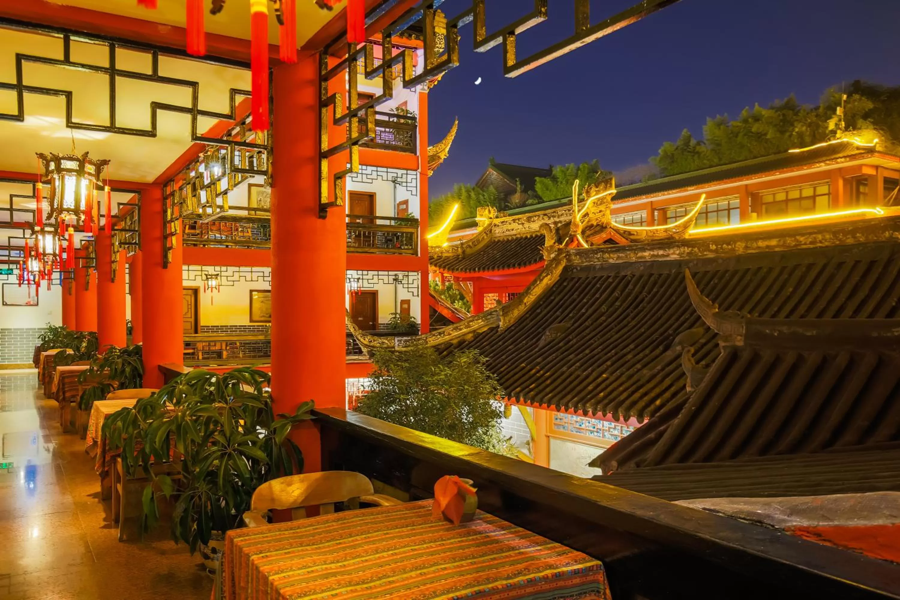 Balcony/Terrace in Wenjun Courtyard Hotel---3mins walk from Tonghuimen metro station ,next to People`s Park, fluent English service ,travel agency