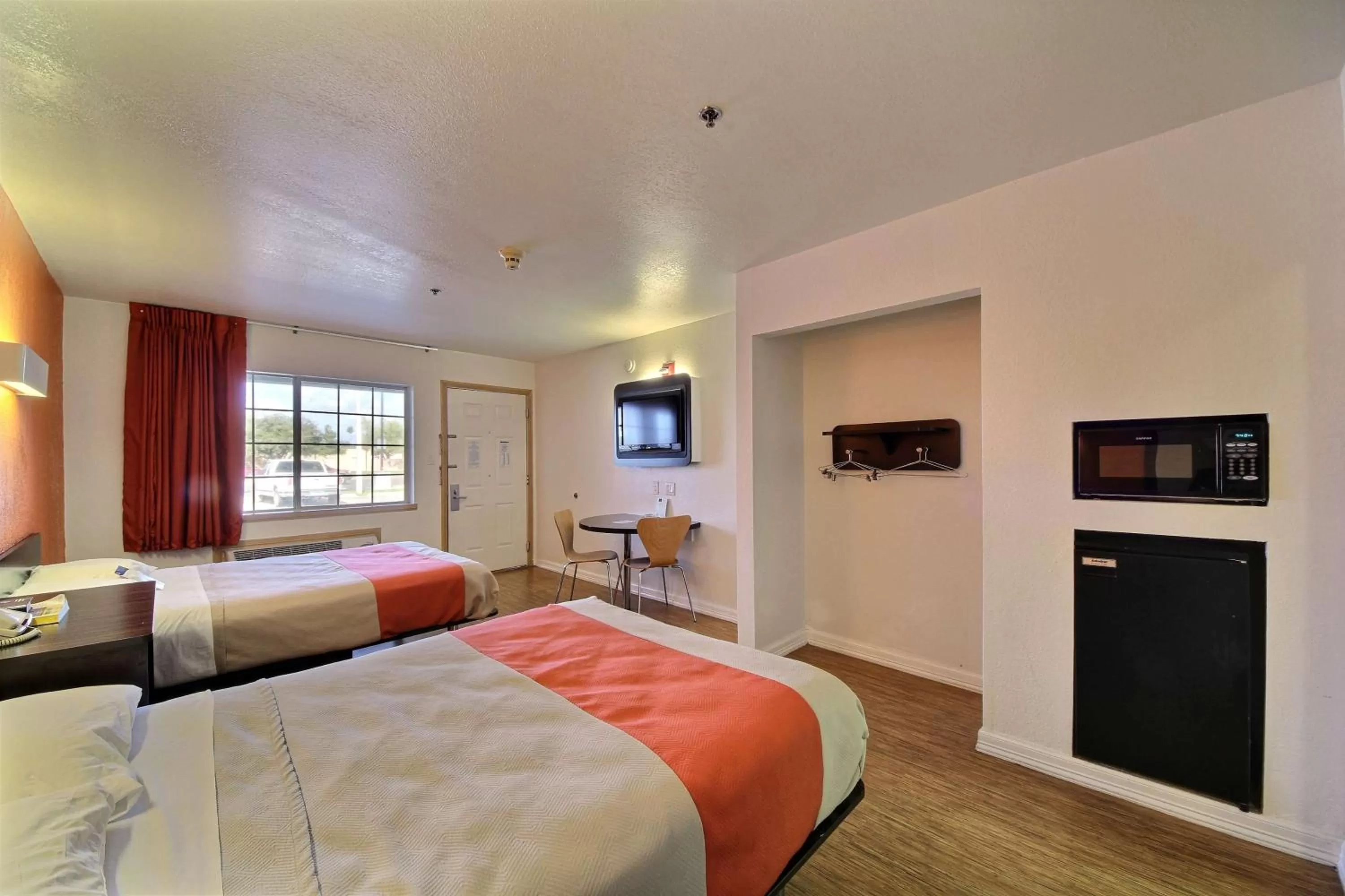 TV and multimedia, Bed in Motel 6-Edinburg, TX