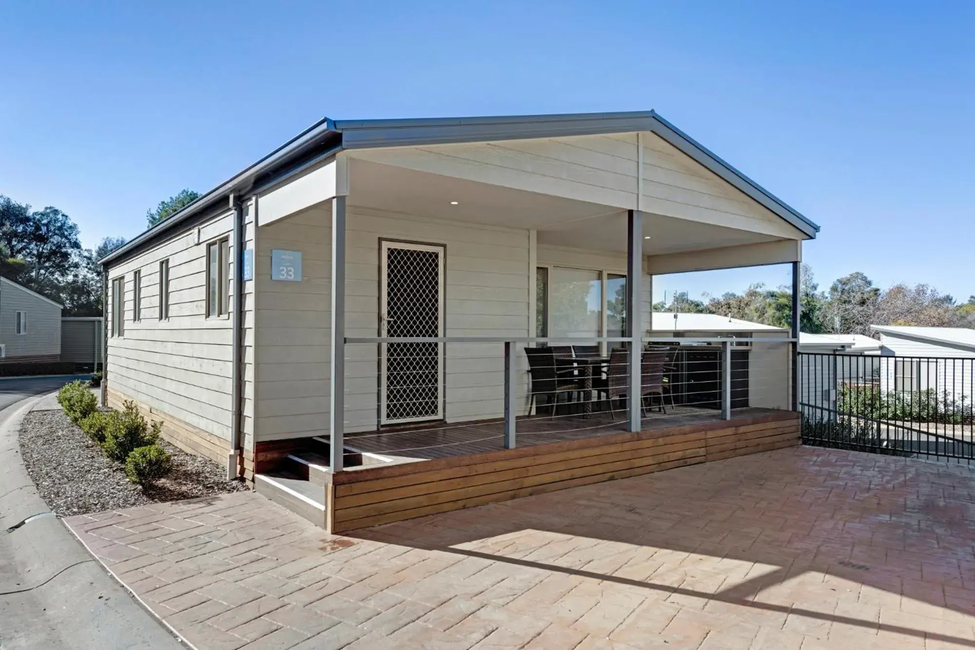 Deluxe 3 Bedroom Cabin in Discovery Parks - Dubbo Deluxe 3 Bedroom Cabin in Discovery Parks - Dubbo