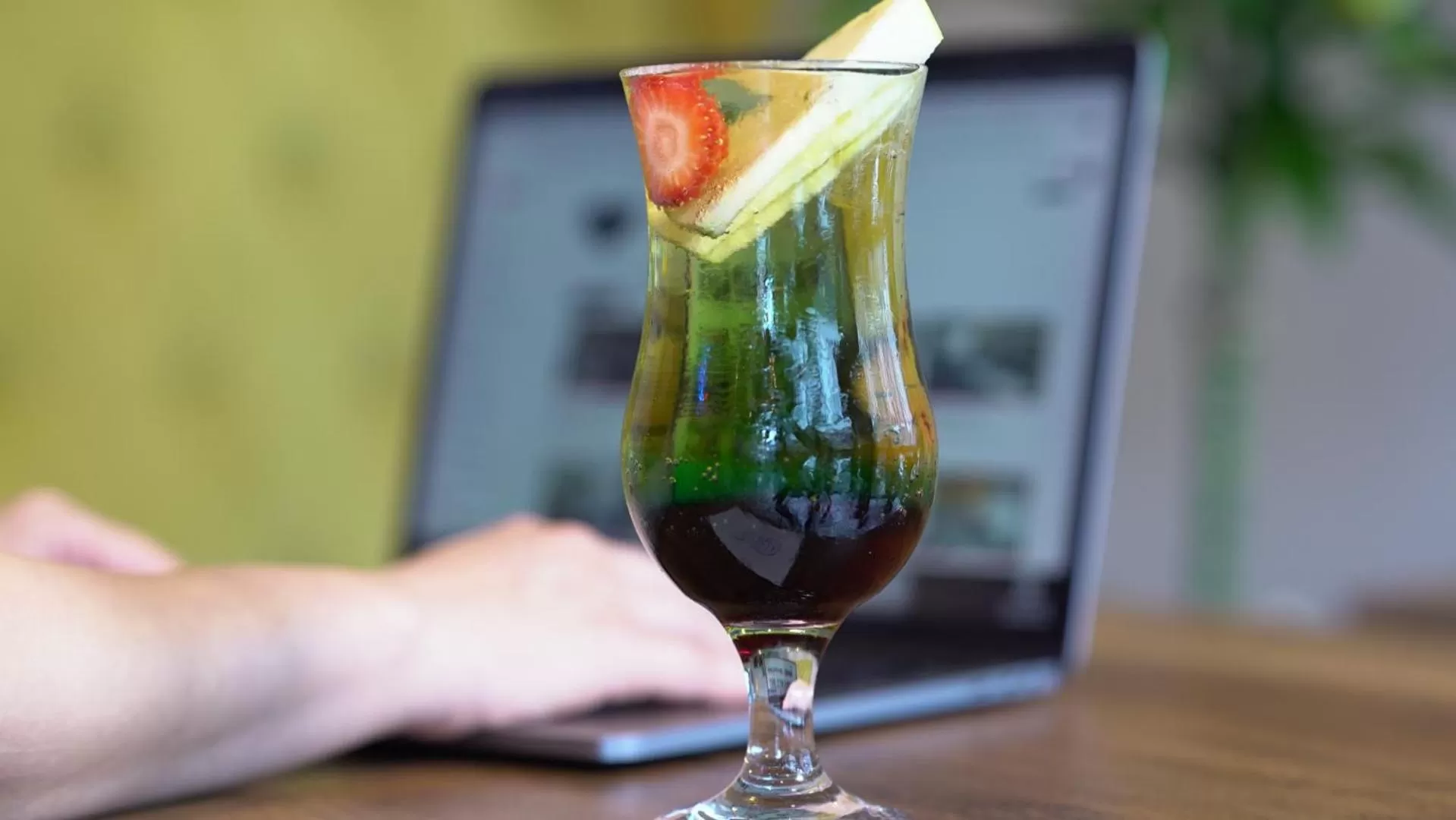 Food and drinks in Homey AirPort Hotel