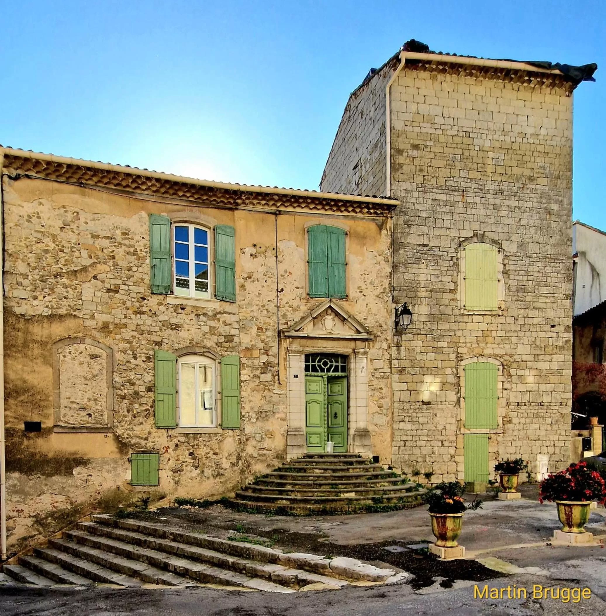 Property building in La Tour de Pezene