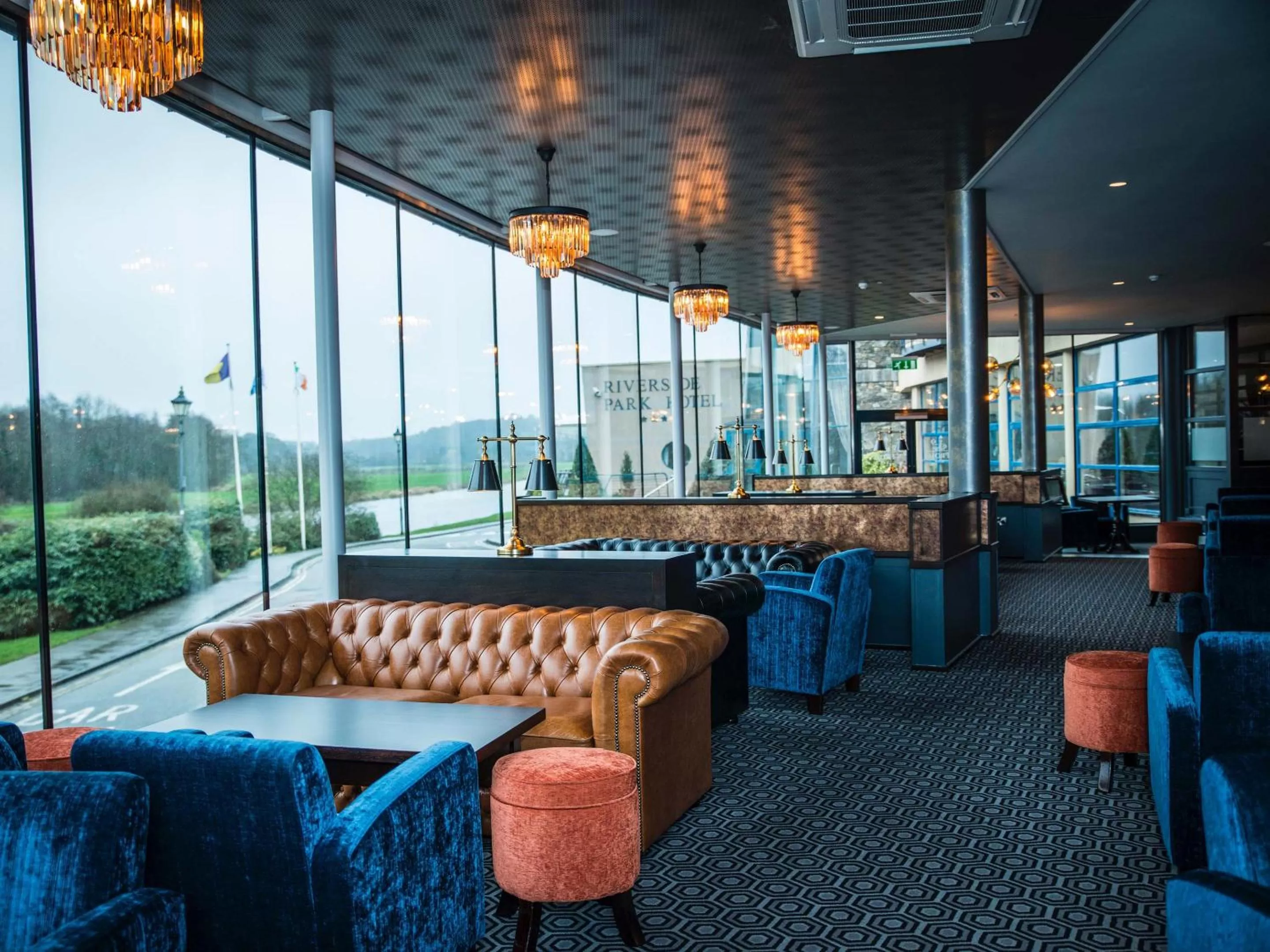 Lounge or bar in Riverside Park Hotel