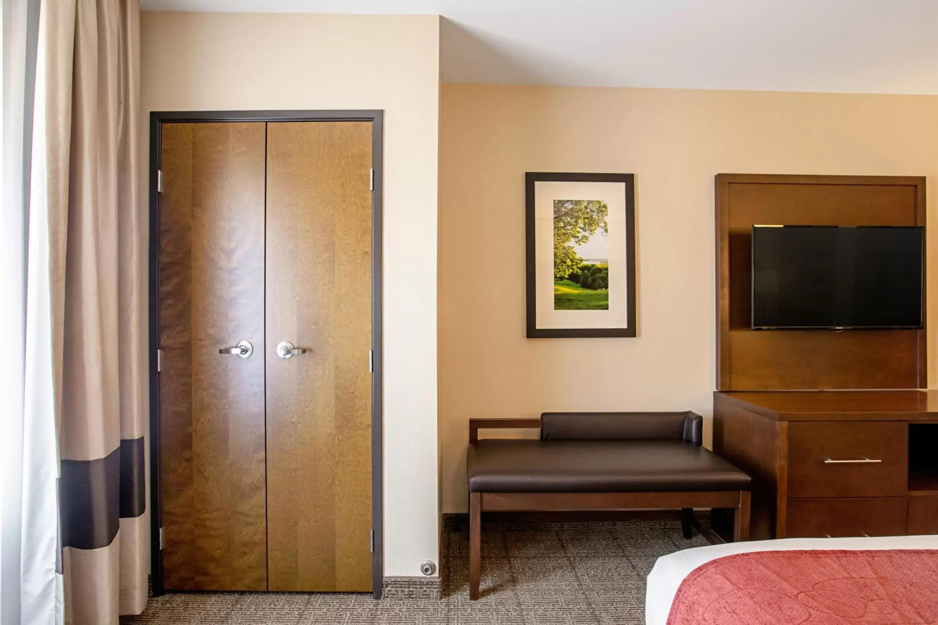 Queen Room with Two Queen Beds - Non-Smoking in Comfort Suites Fishkill near Interstate 84 Queen Room with Two Queen Beds - Non-Smoking in Comfort Suites Fishkill near Interstate 84
