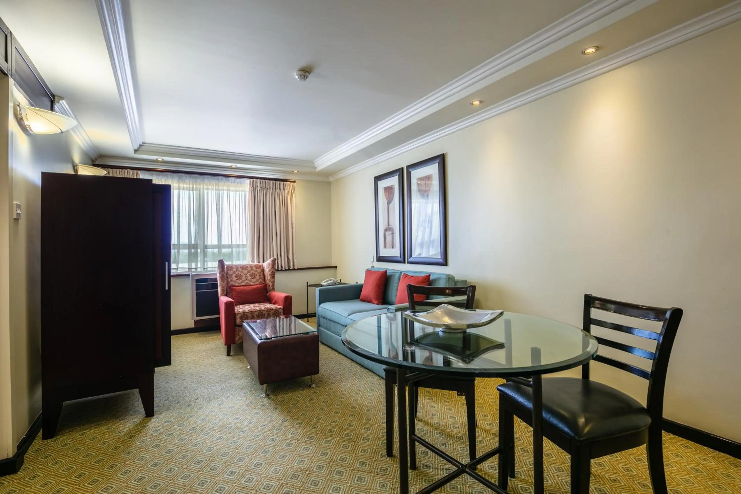 Living room in Cresta President Hotel