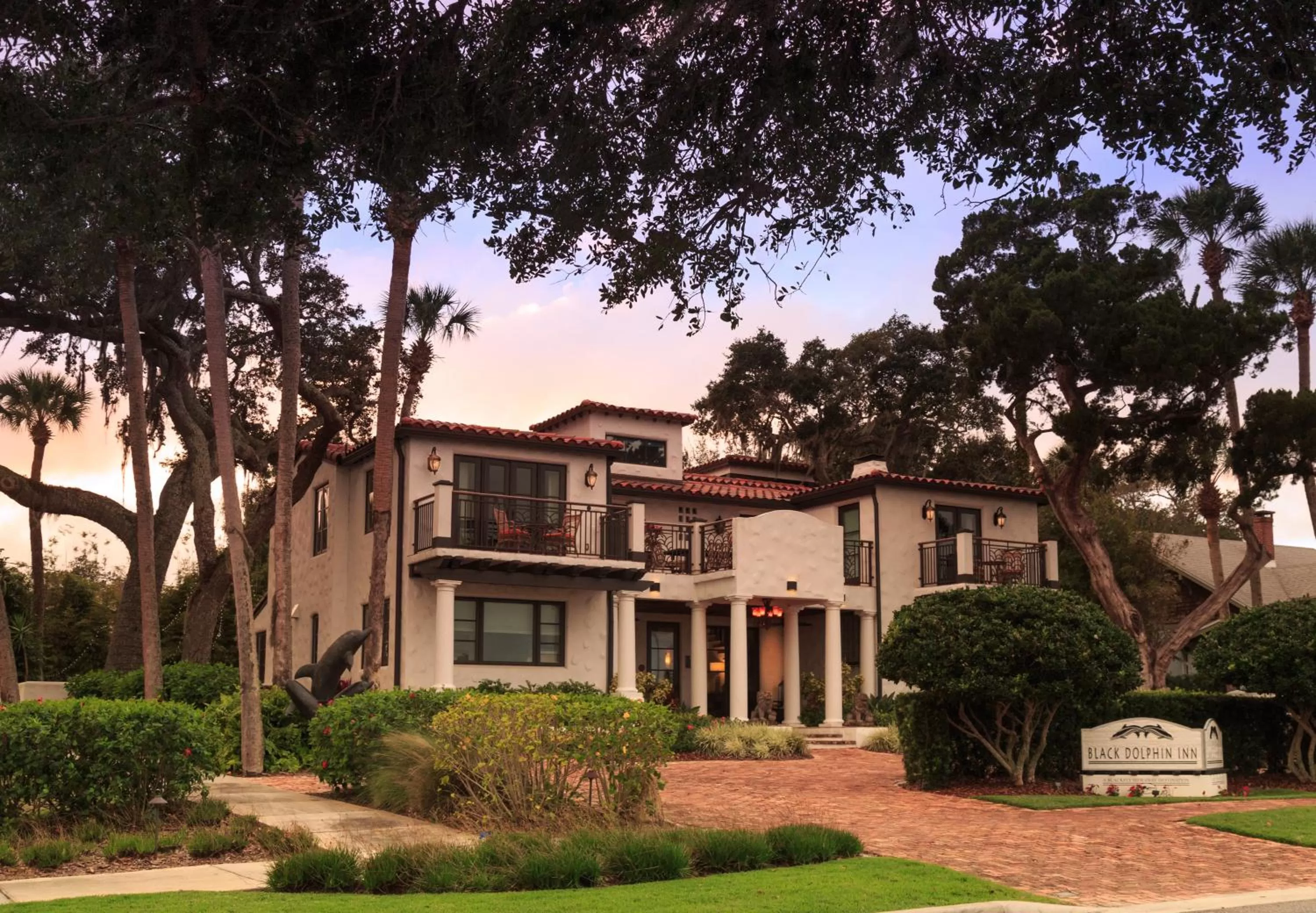 Facade/entrance in Black Dolphin Inn