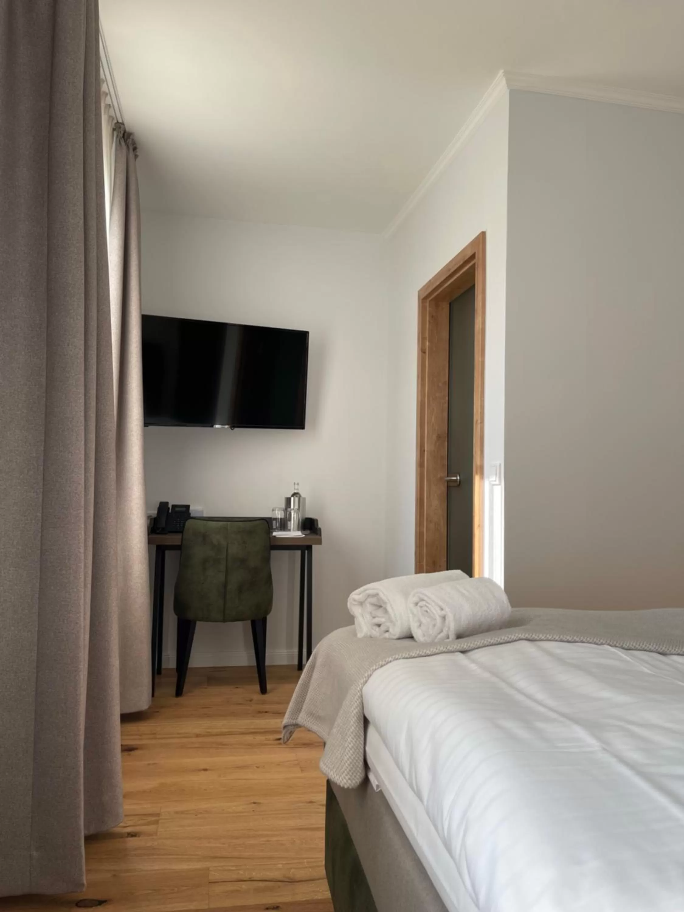 Photo of the whole room, Bed in Schlosshotel Brilon-Wald