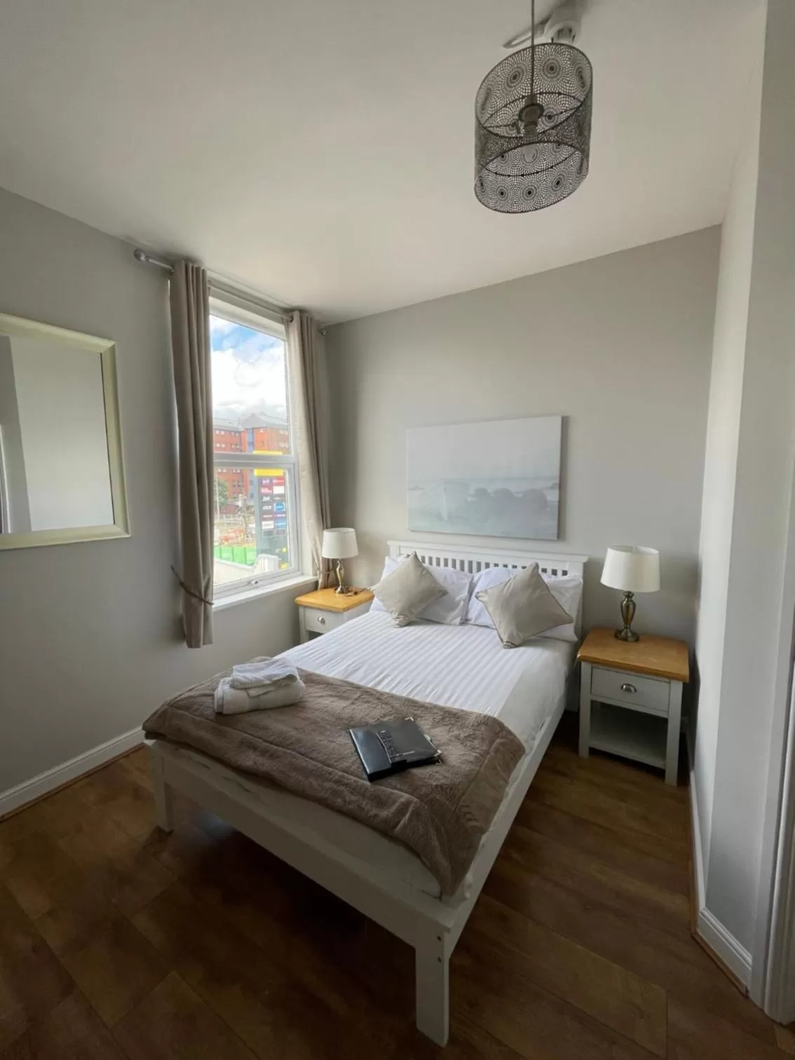 Photo of the whole room, Bed in The Whittington and Cat