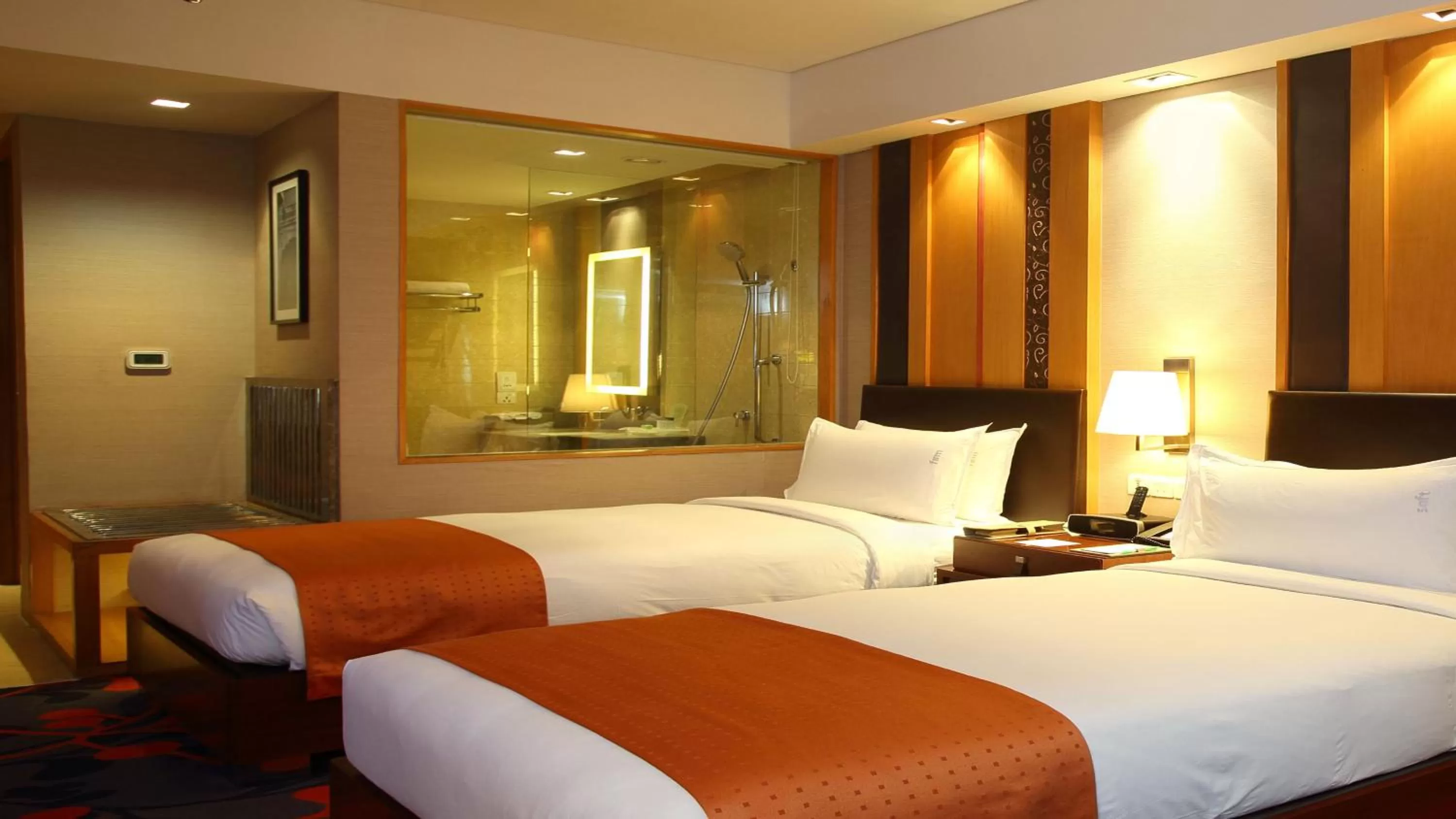Photo of the whole room, Bed in Holiday Inn New Delhi Mayur Vihar Noida by IHG